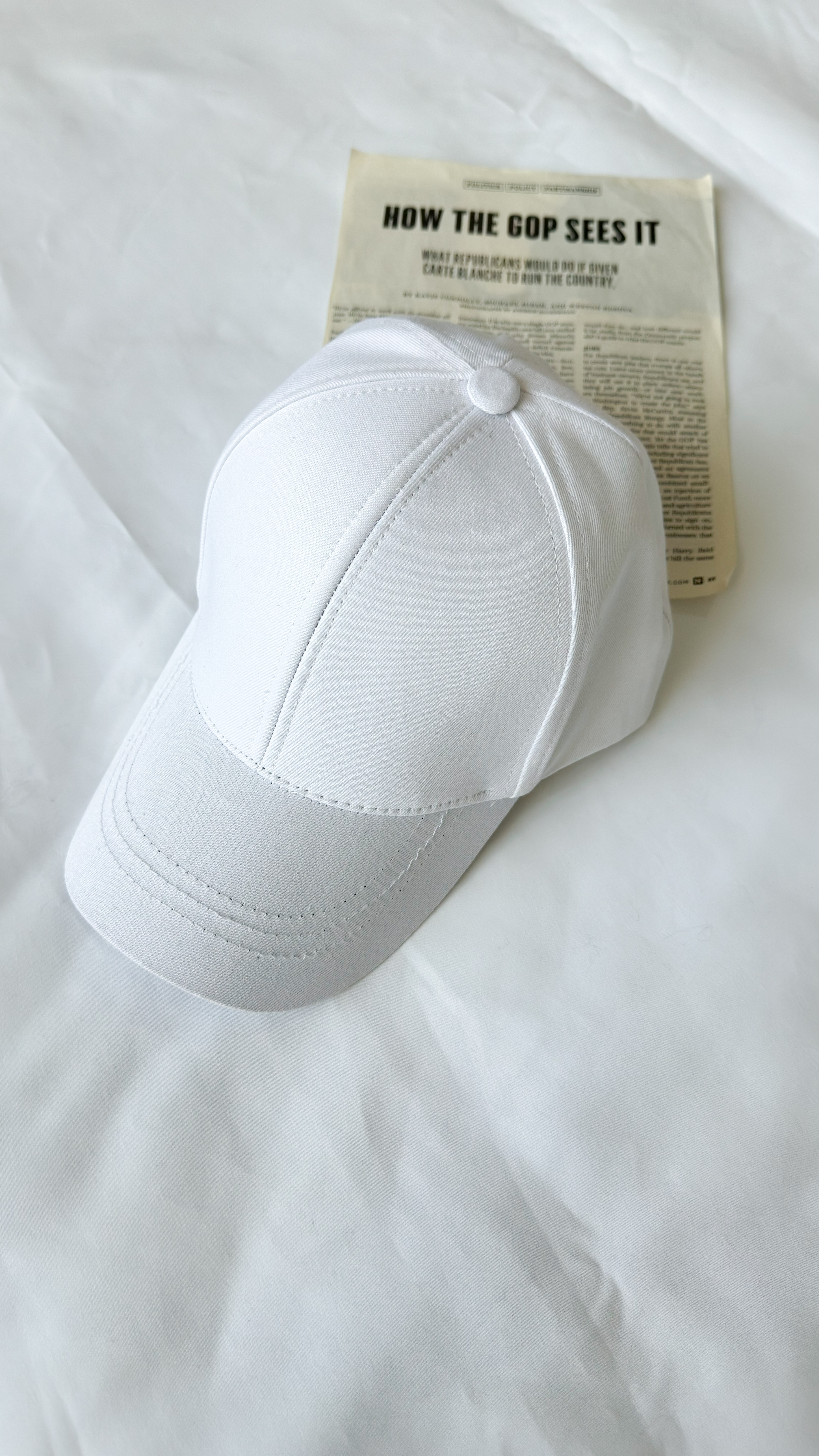 نمای دیگر از کلاه بیسیک رنگ سفید