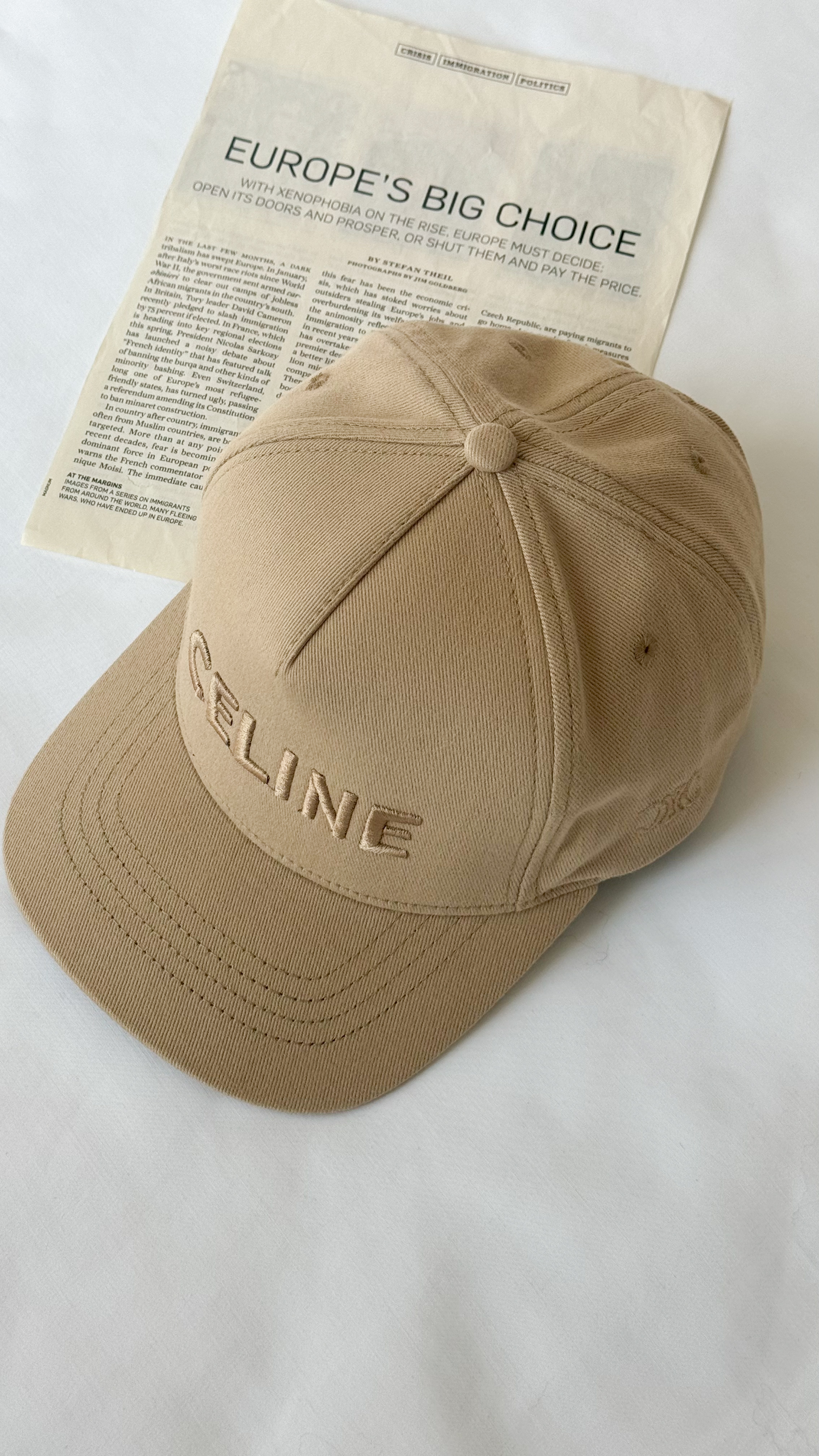 نمای دیگر از کلاه سلین رنگ کرم