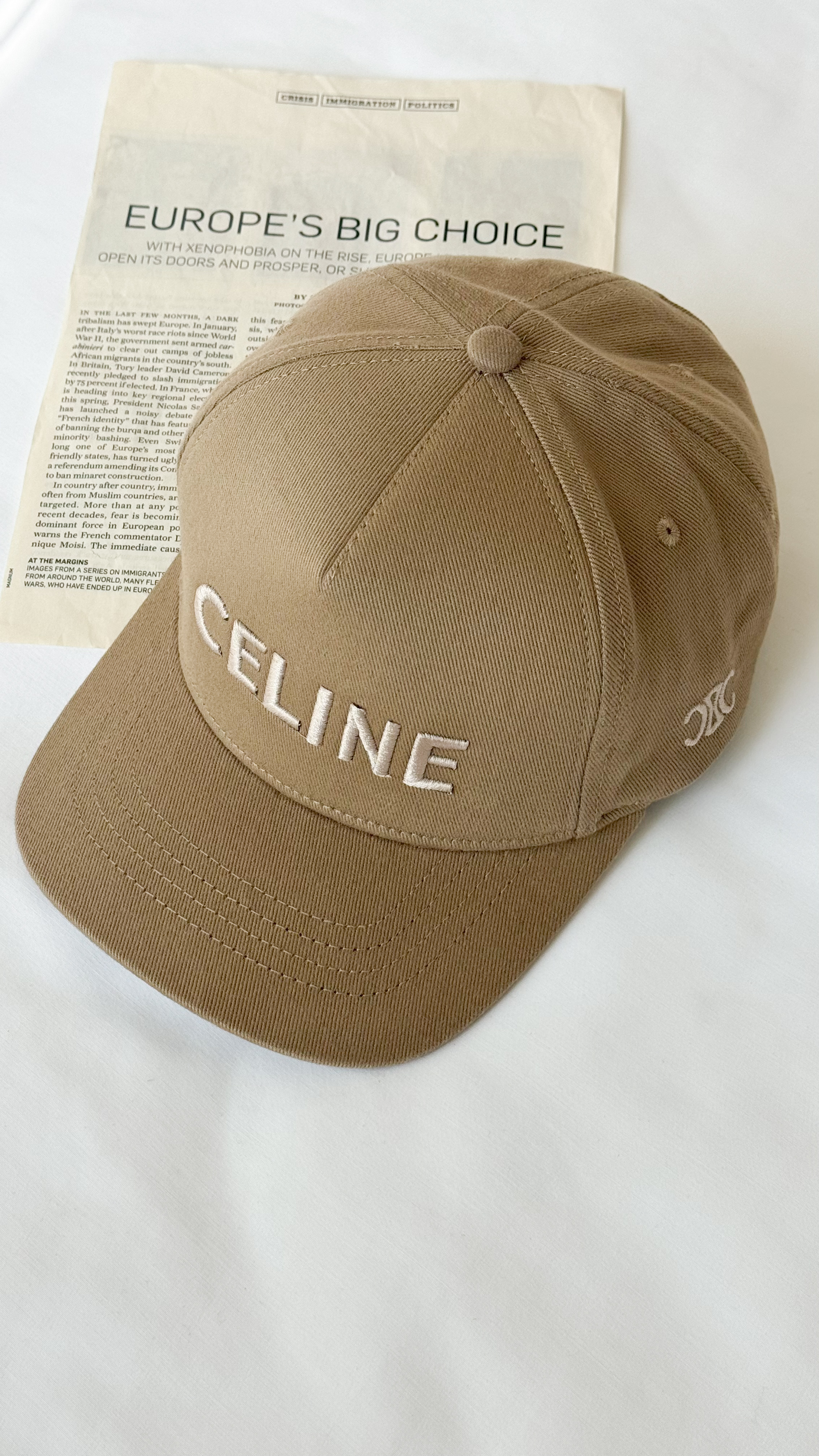 نمای دیگر از کلاه سلین رنگ خاکی