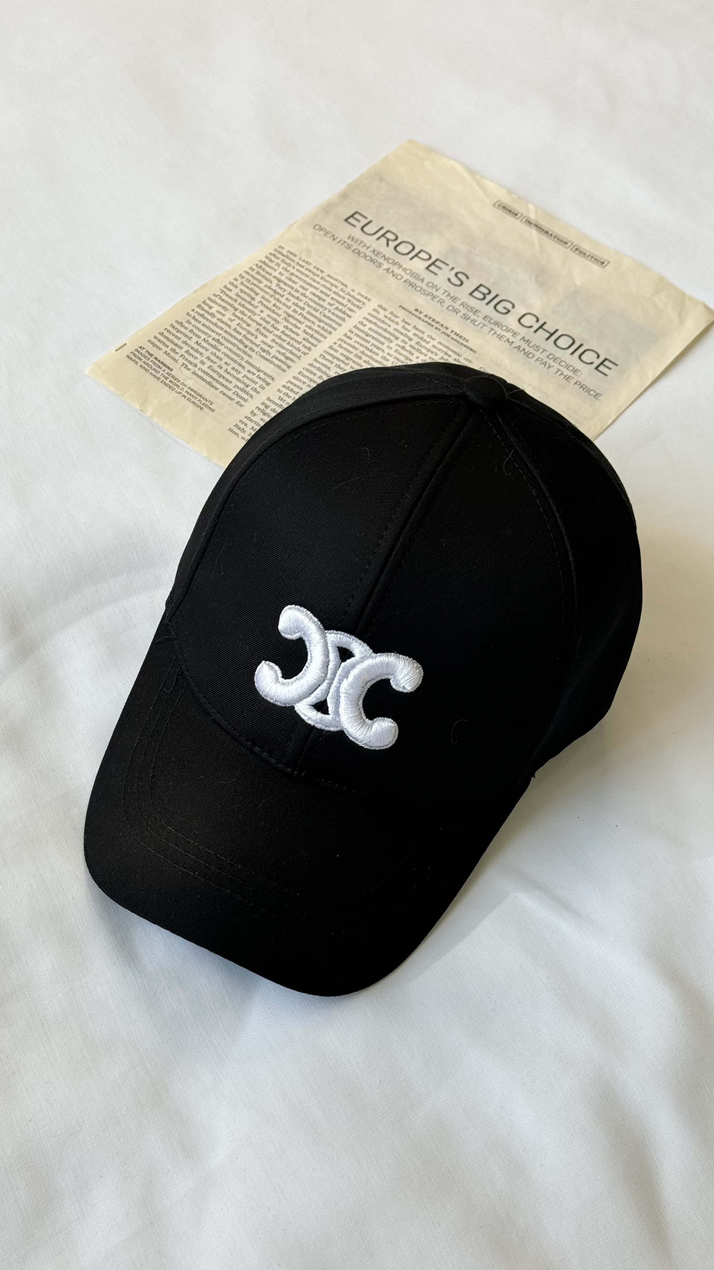 نمای دیگر از کلاه سلین طرح دار رنگ مشکی سفید