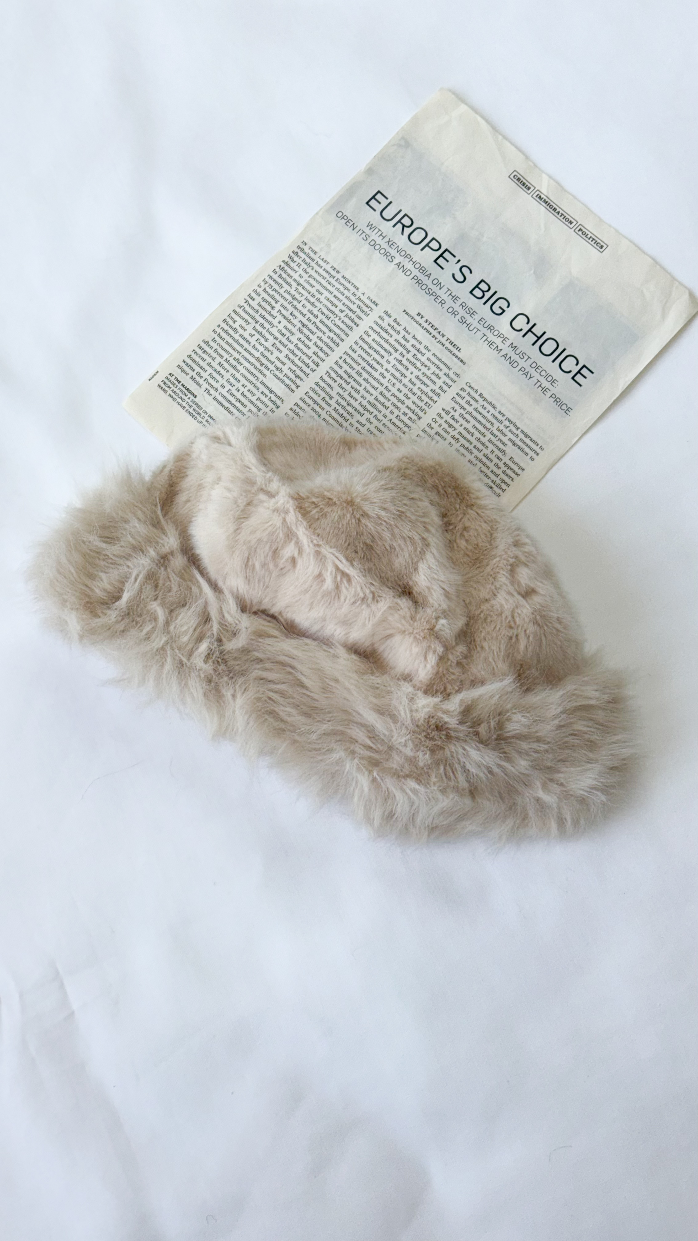 نمای دیگر از کلاه روسی رنگ کرم