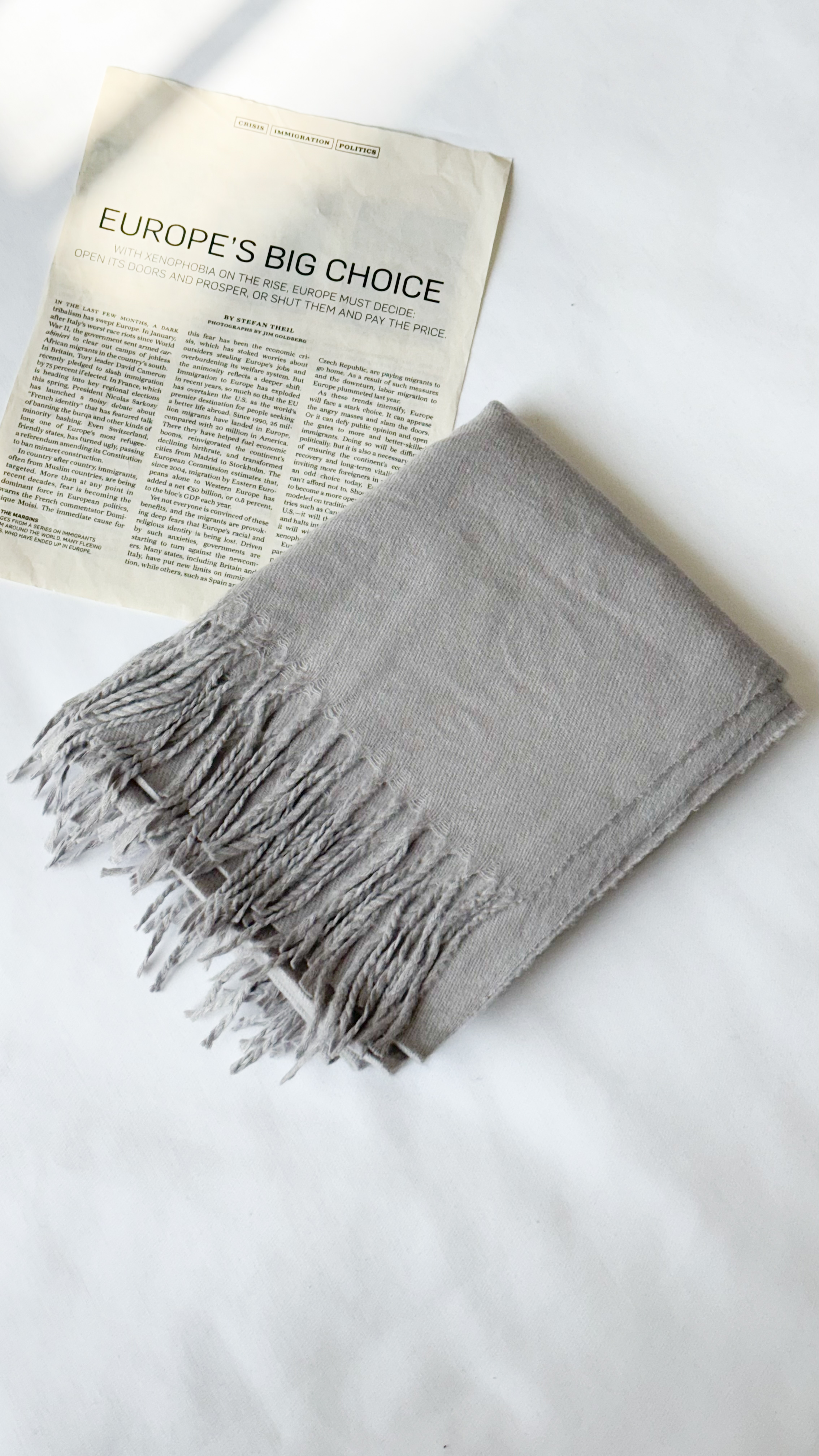 نمای دیگر از شال موهر ظریف رنگ طوسی