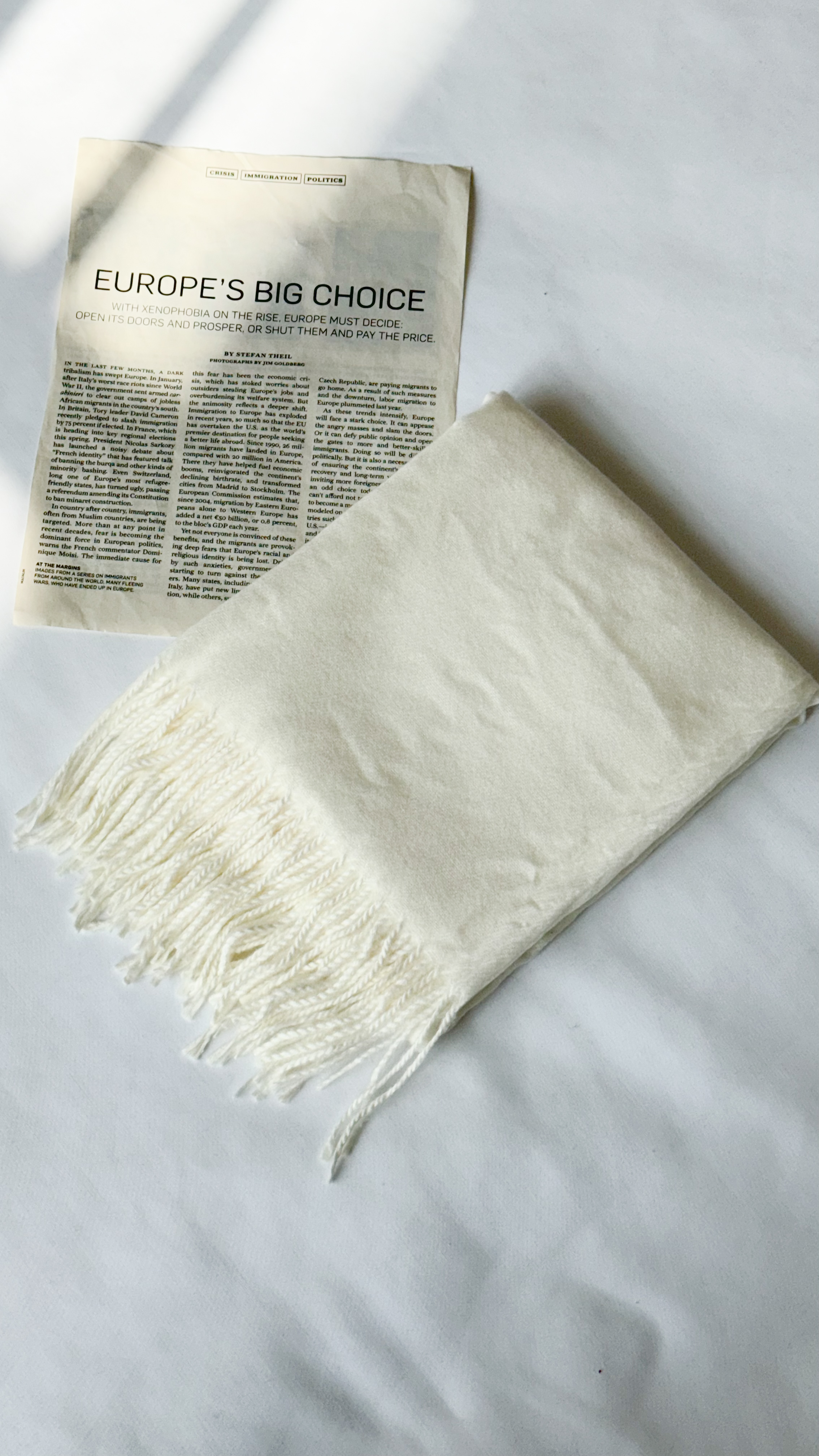 نمای دیگر از شال موهر ظریف رنگ شیری