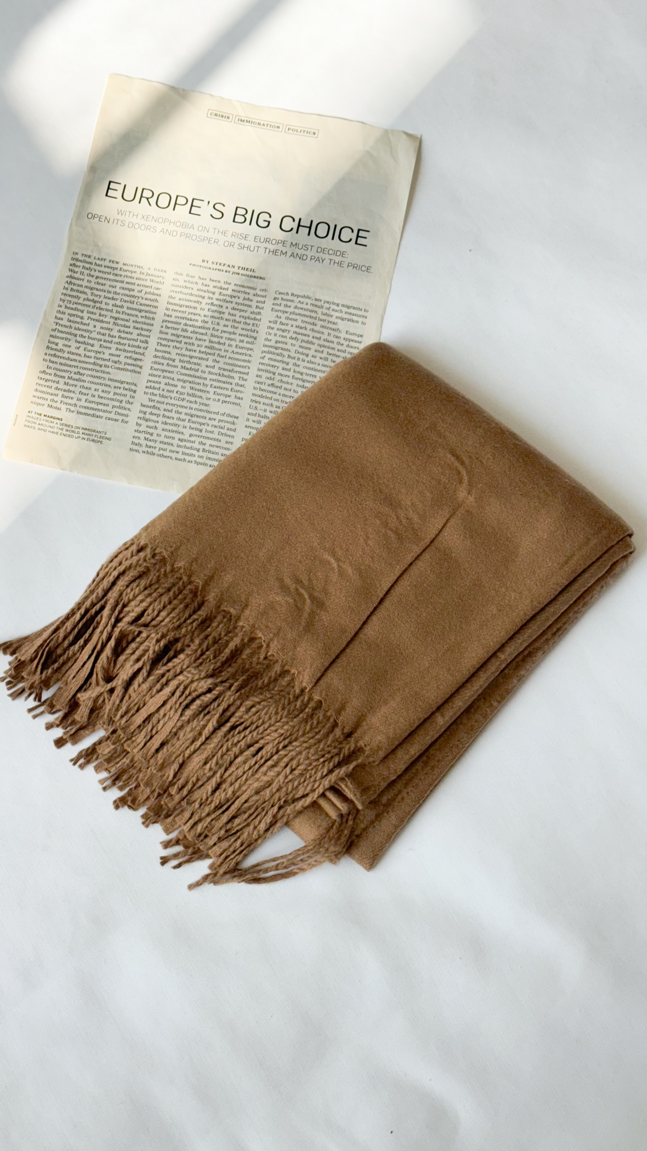 نمای دیگر از شال موهر ظریف رنگ ارده ای