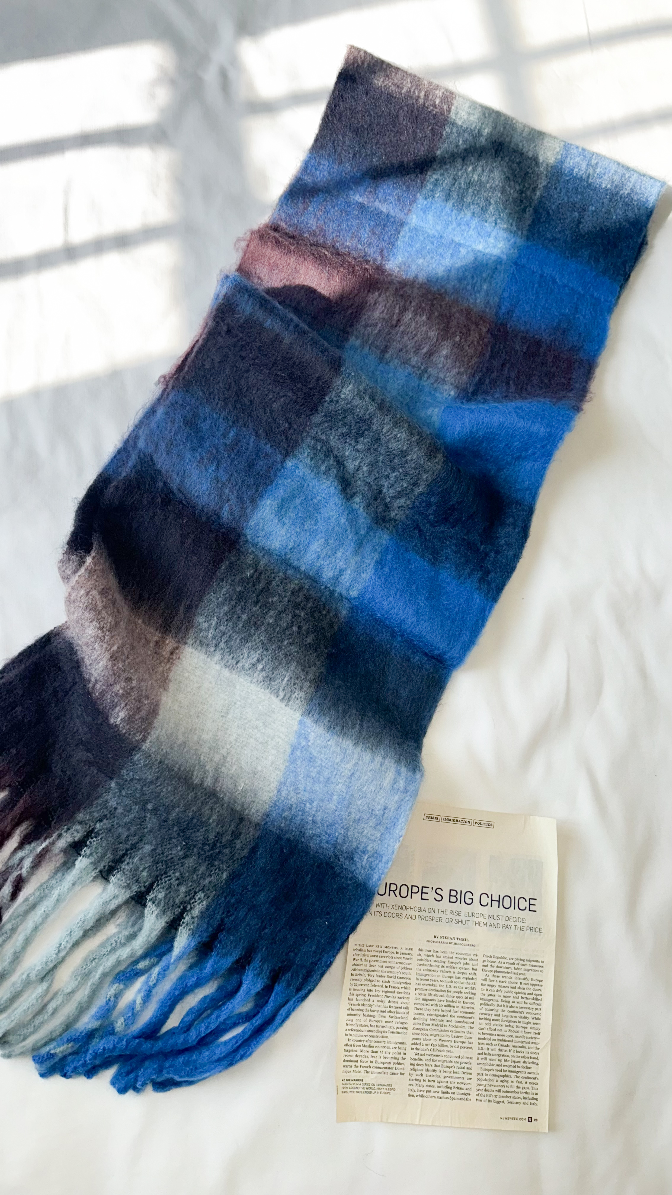 نمای دیگر از بیگ اسکارف چهارخونه پینترستی 2 رنگ تک رنگ