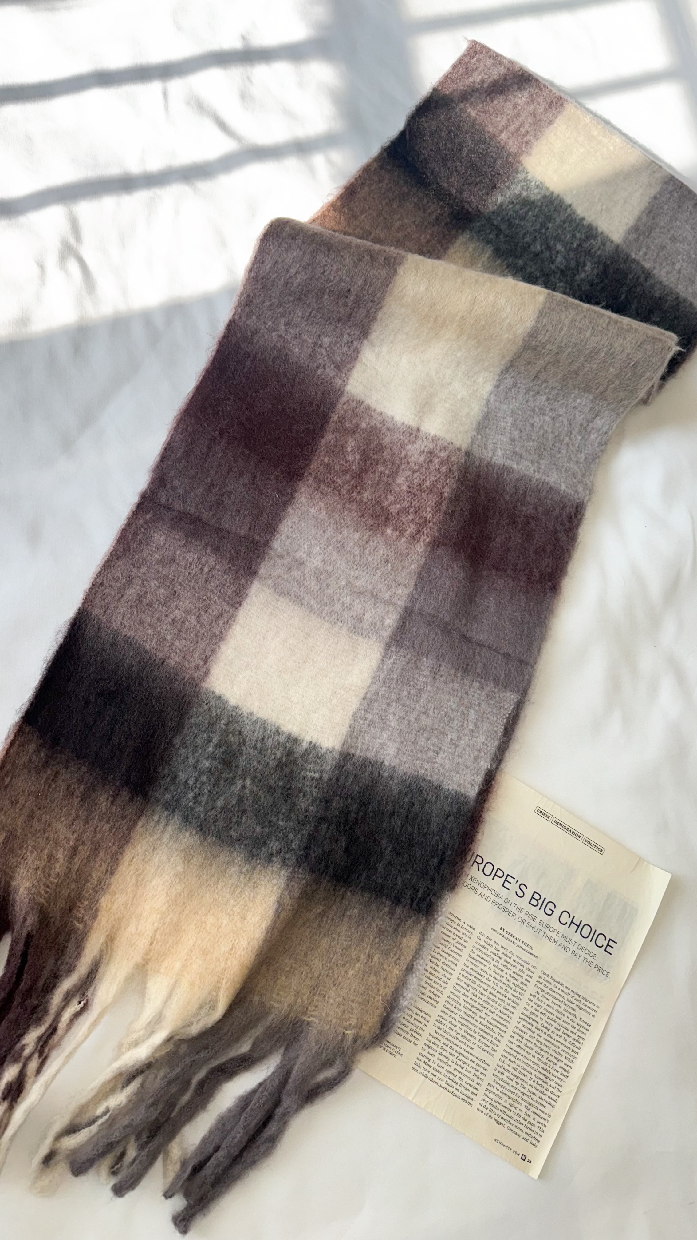 نمای دیگر از بیگ اسکارف چهارخونه پینترستی 9 رنگ تک رنگ