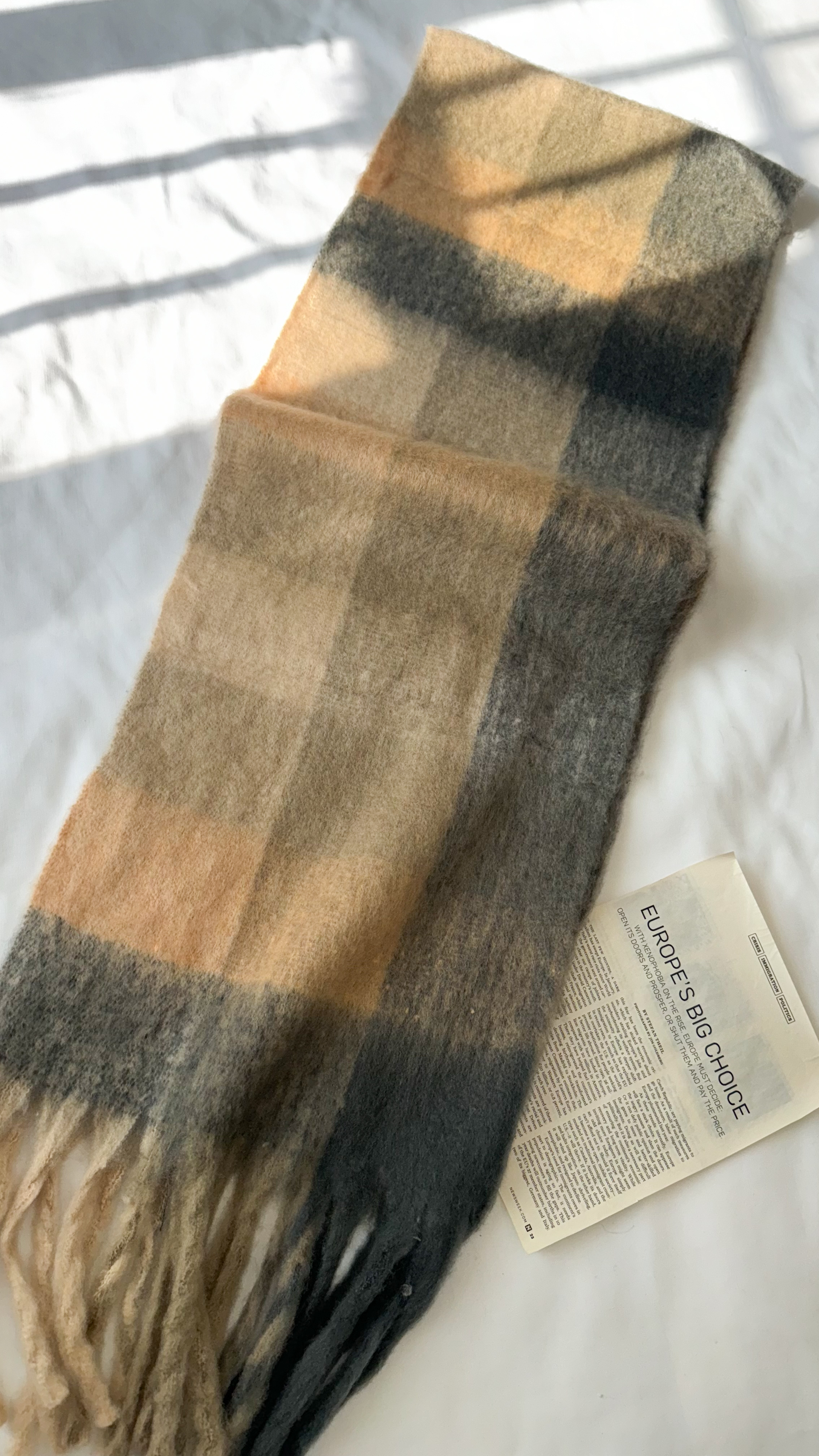 نمای دیگر از بیگ اسکارف چهارخونه پینترستی 8 رنگ تک رنگ