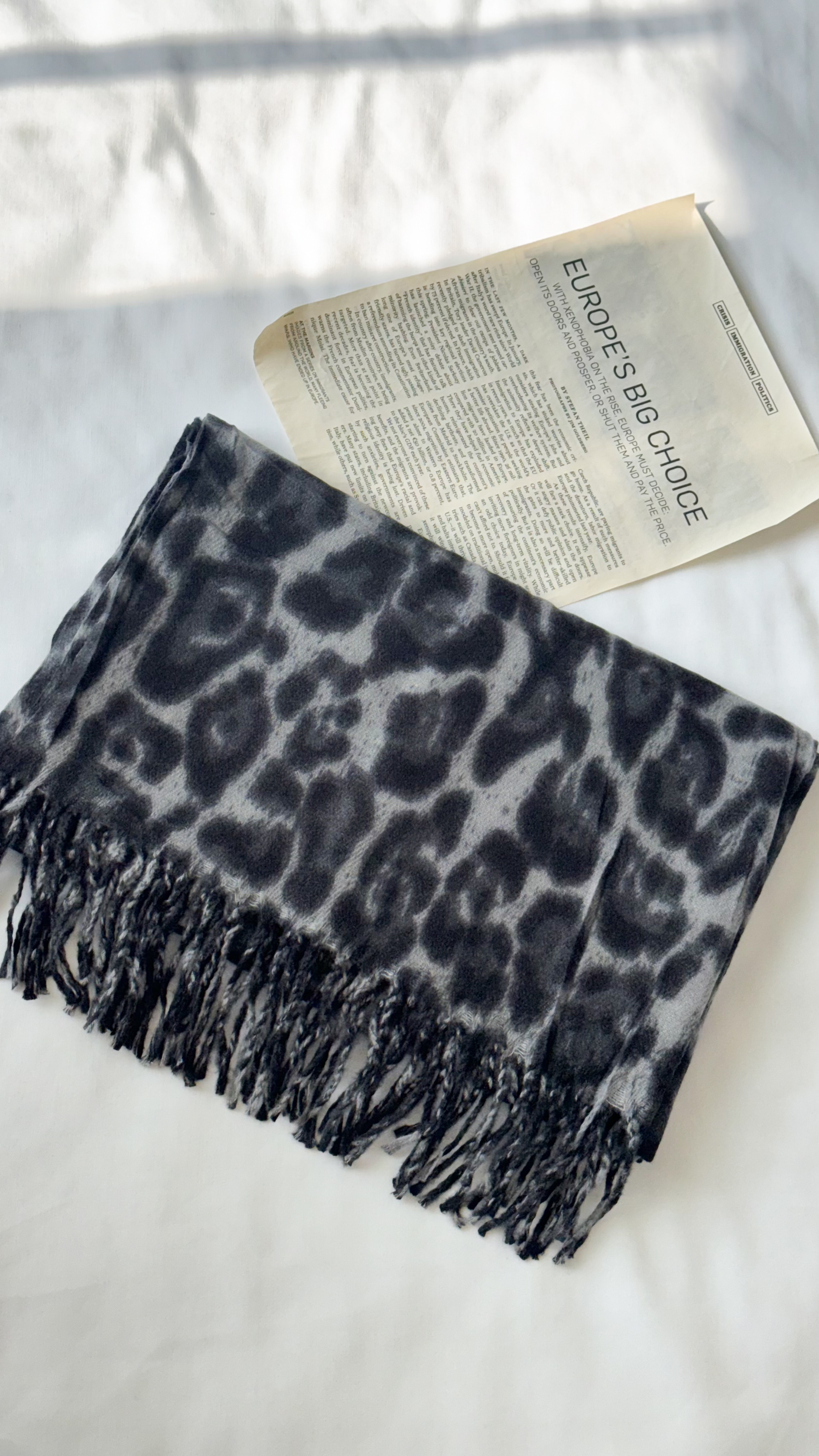 نمای دیگر از شال موهر پلنگی رنگ پلنگی مدادی