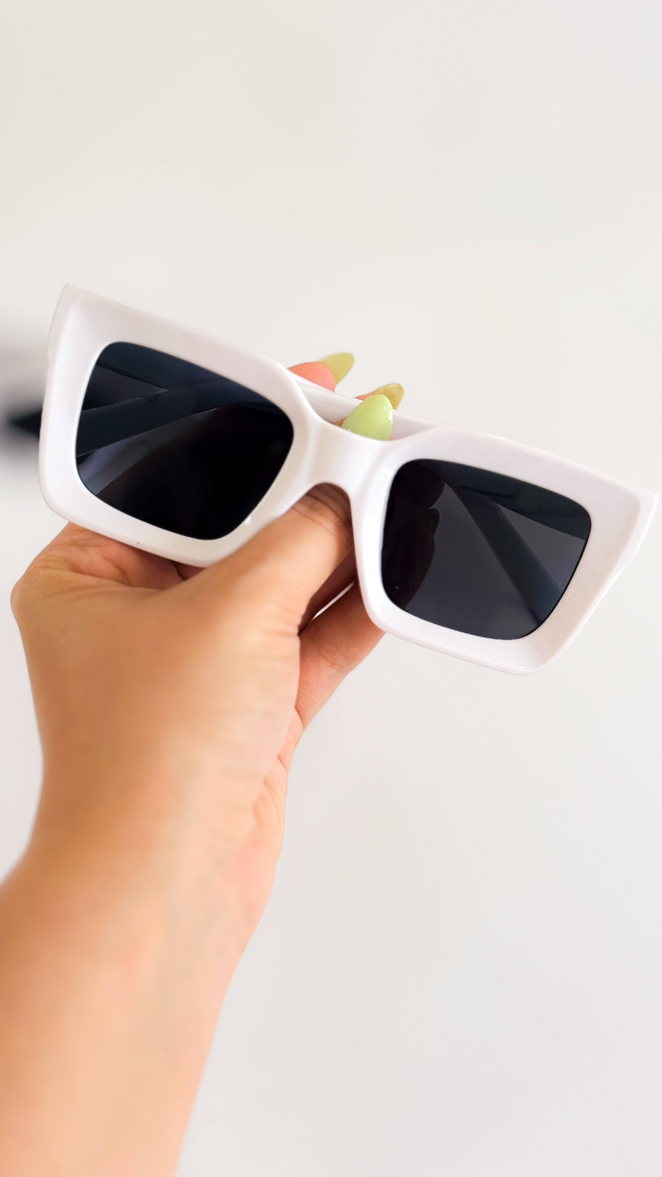 نمای دیگر از عینک سلین کائوچو رنگ تک رنگ