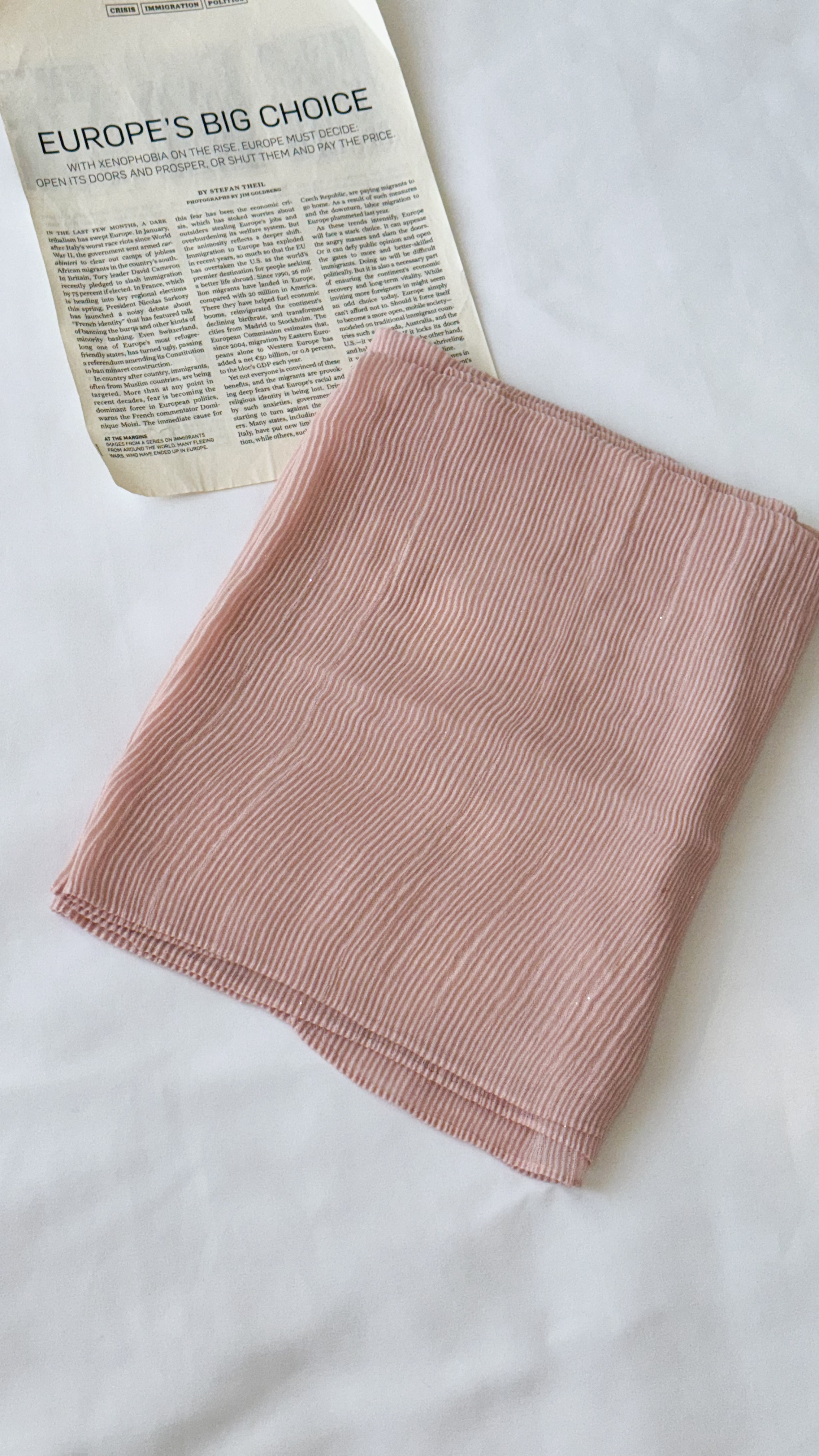 نمای دیگر از شال پلیسه رنگی رنگ گلبهی