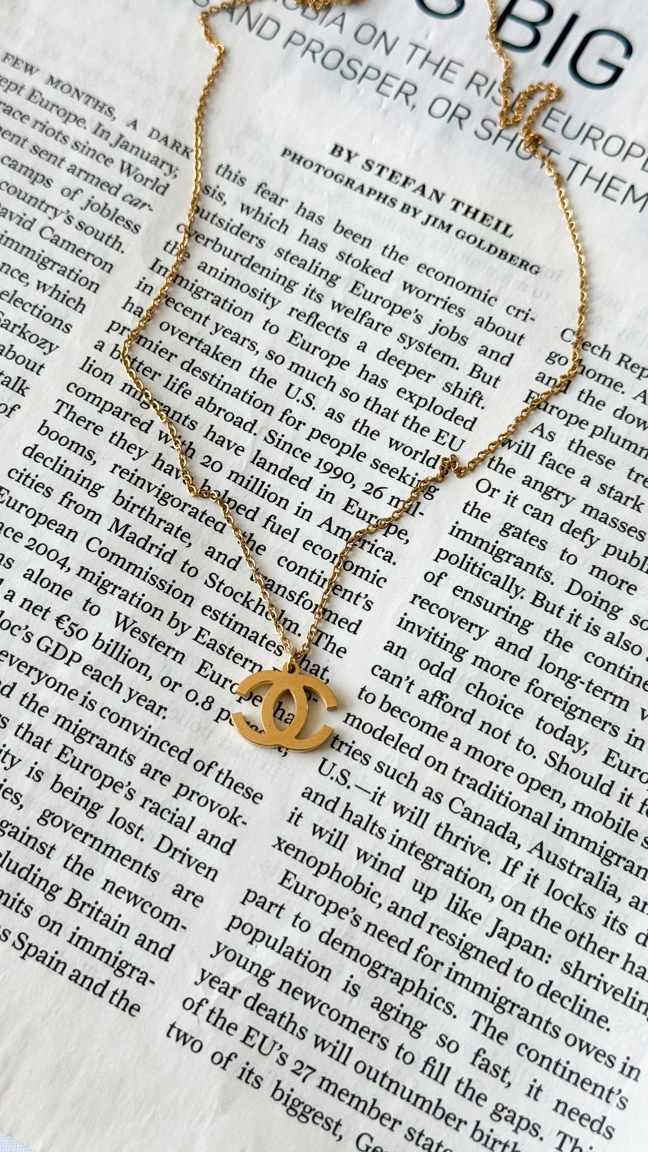 نمای دیگر از گردنبند شنل رنگ تک رنگ