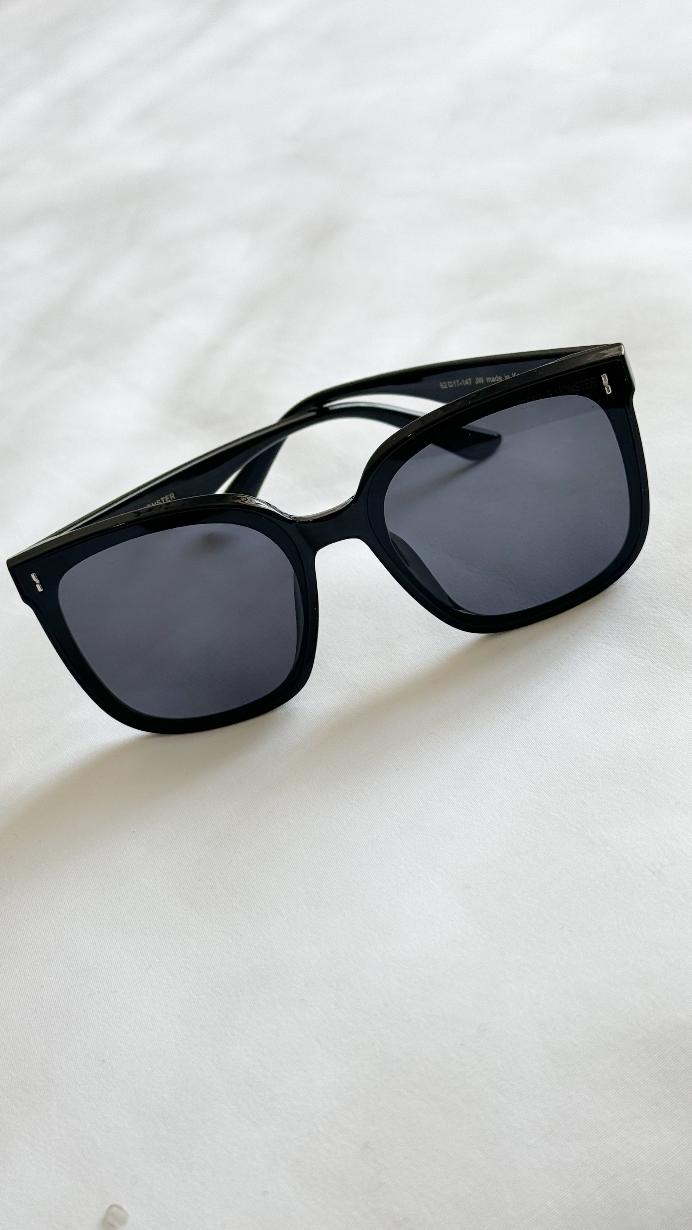 نمای دیگر از عینک جنتل مانستر رنگ مشکی