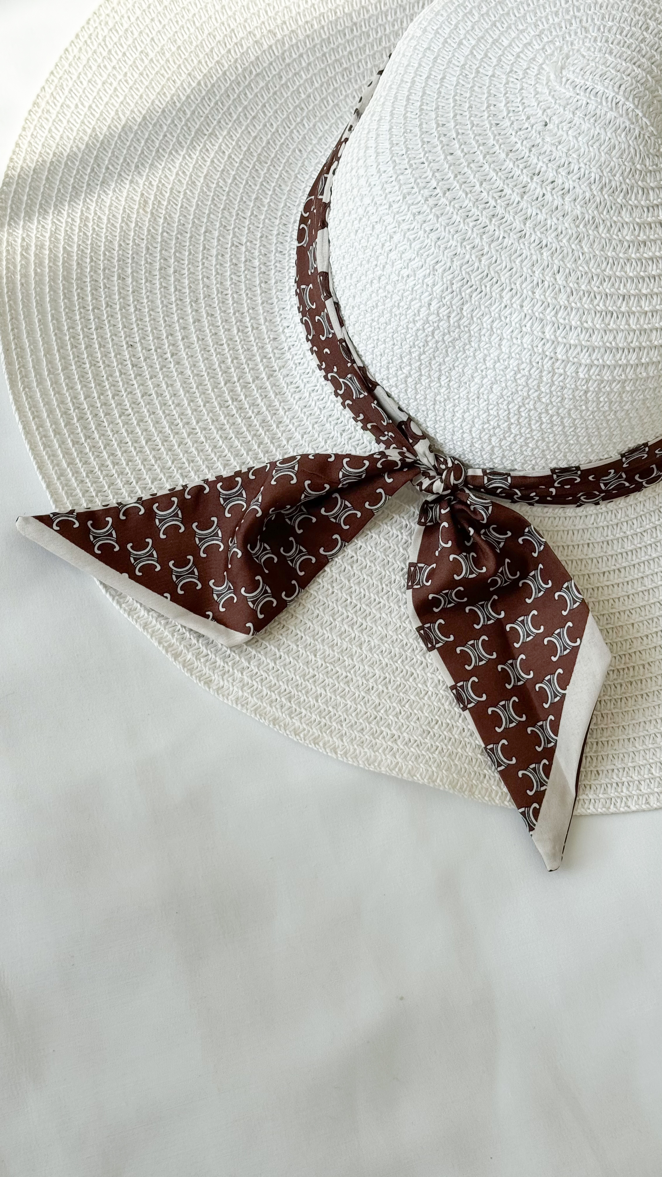 نمای دیگر از کلاه ساحلی سلین رنگ تک رنگ