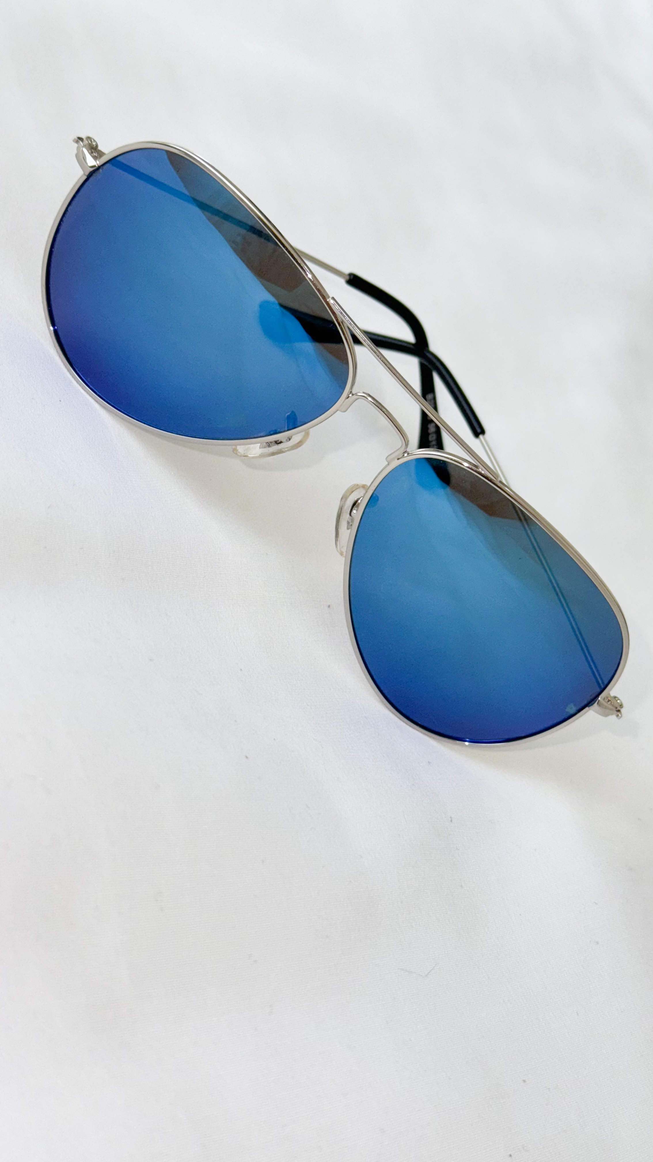 نمای دیگر از عینک ریبن جیوه ای رنگ تک رنگ