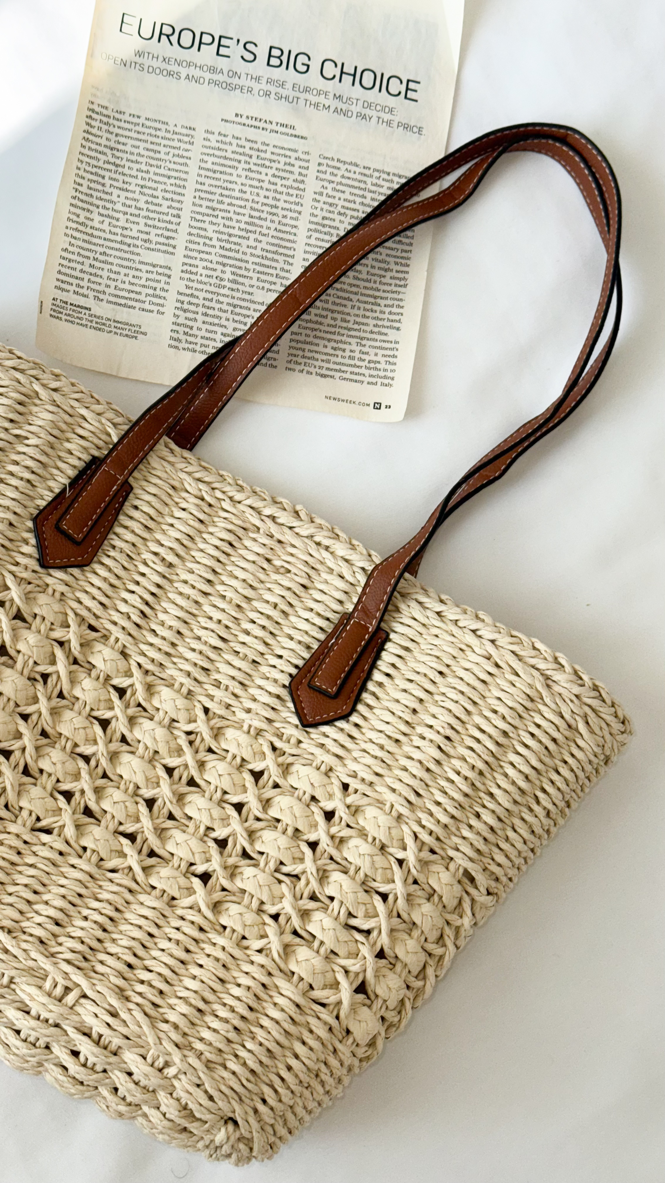 نمای دیگر از کیف حصیری چرمی رنگ تک رنگ