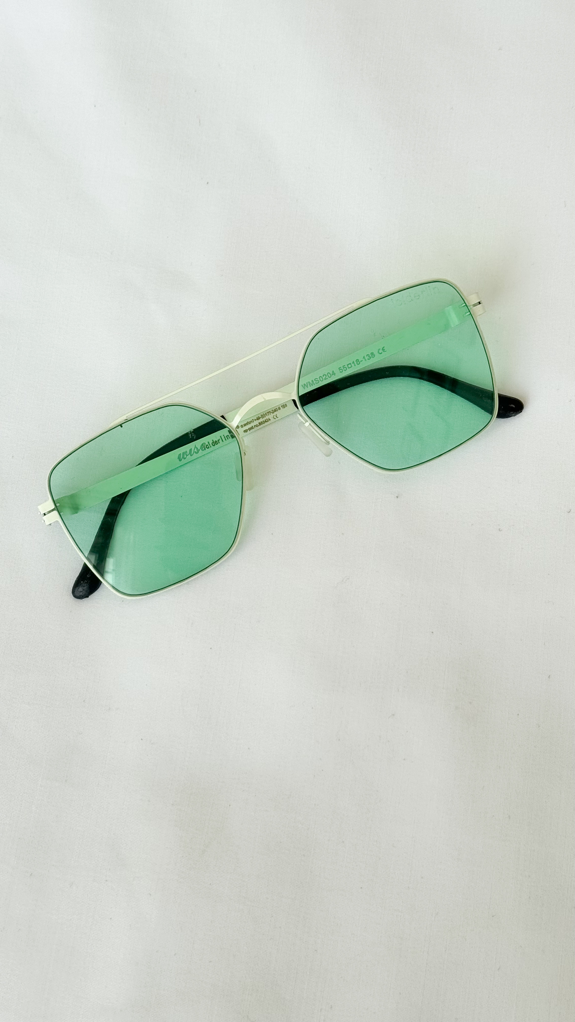 نمای دیگر از عینک رنگی رنگ سبز