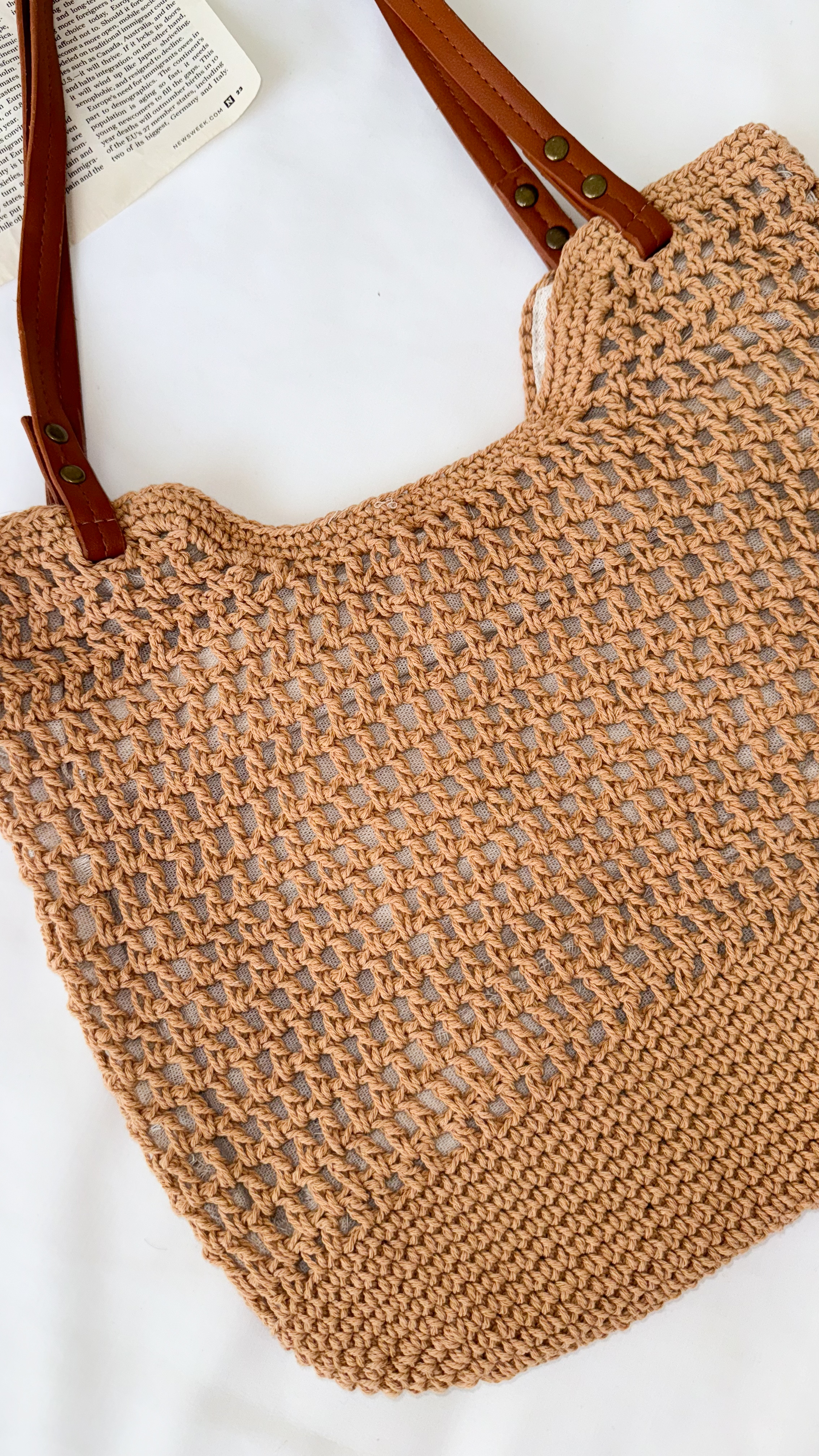 نمای دیگر از کیف رافیا رنگ کرم