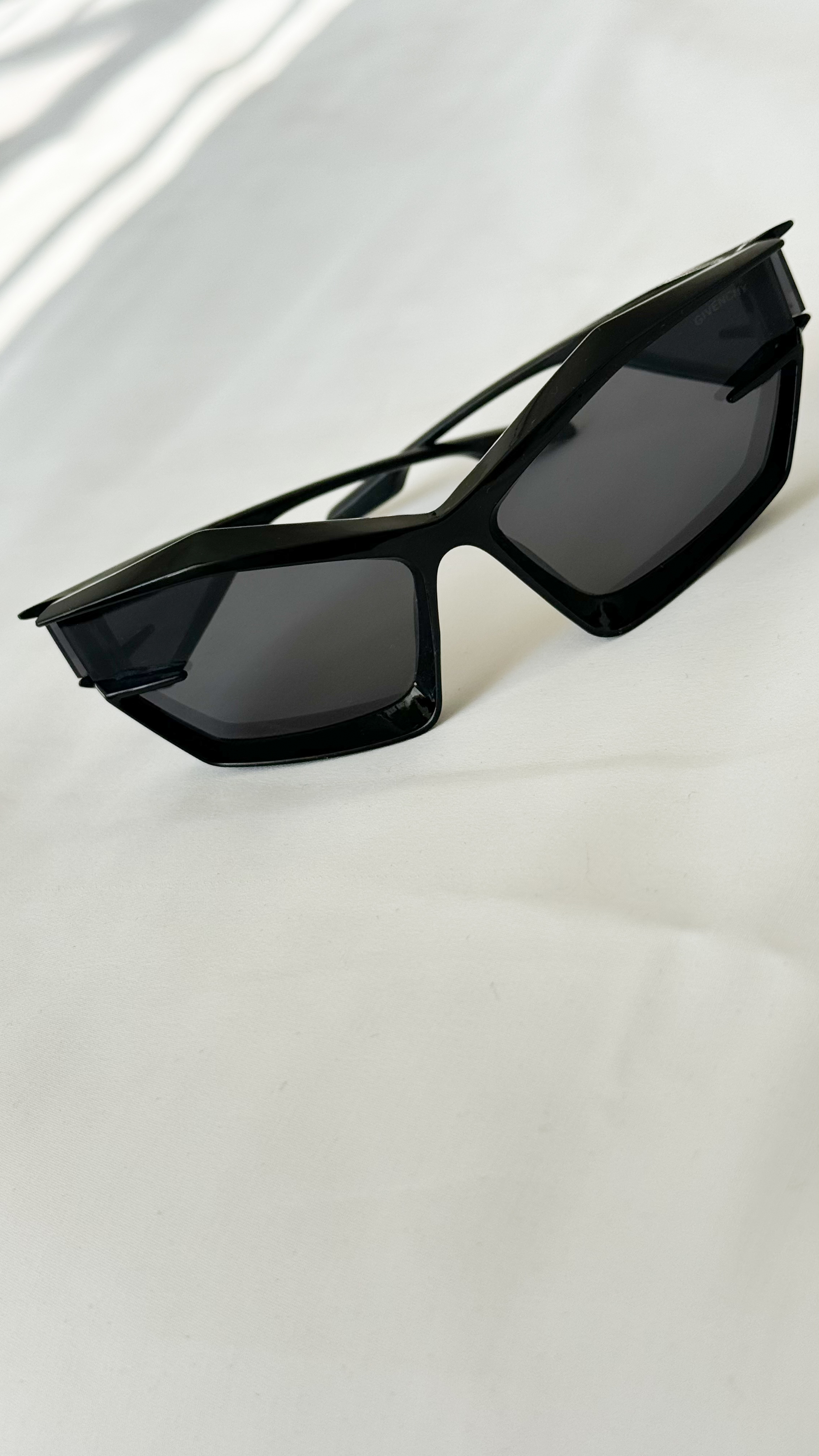 نمای دیگر از عینک فشن رنگ تک رنگ