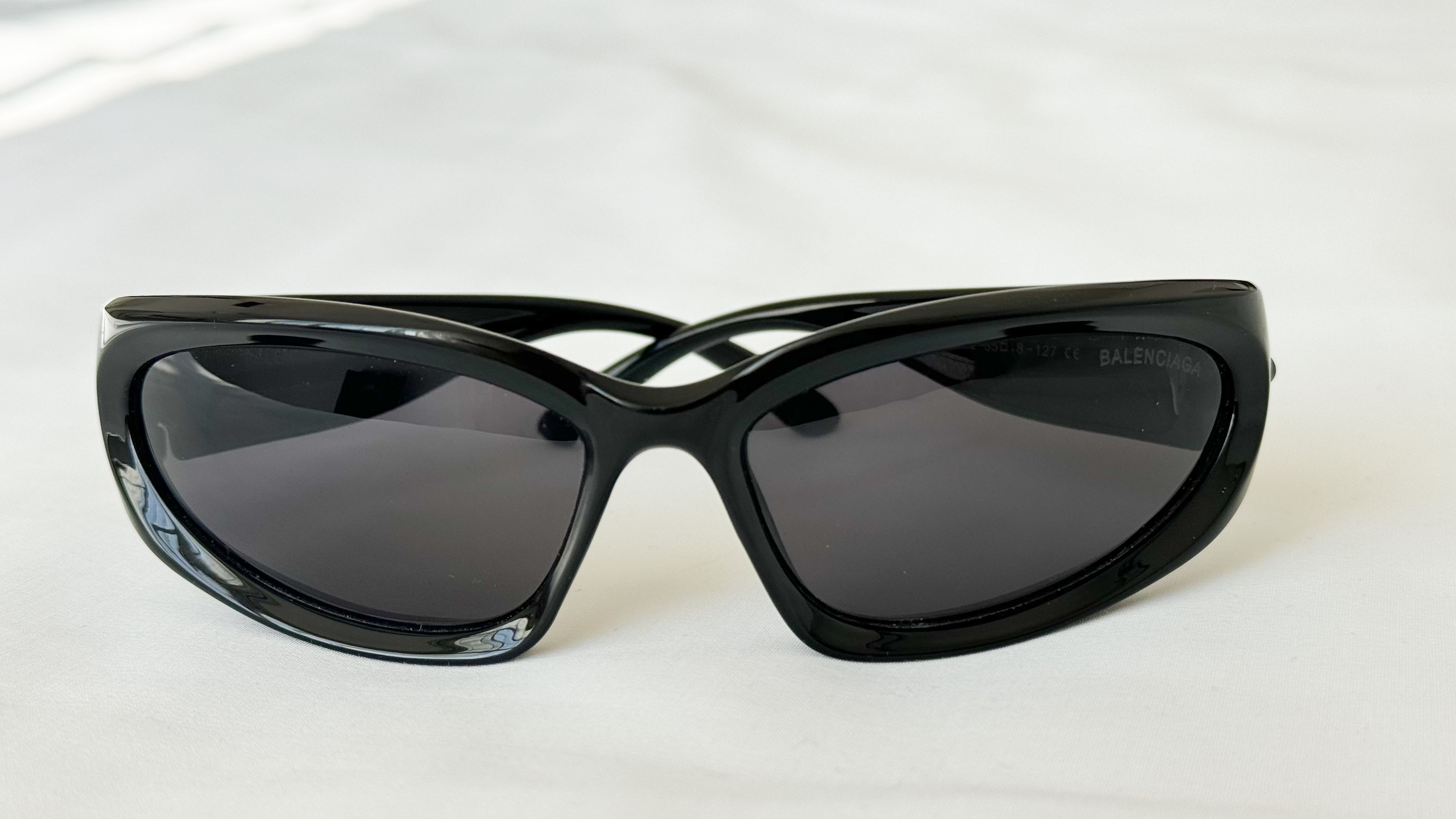 نمای دیگر از عینک فشن زنانه رنگ تک رنگ