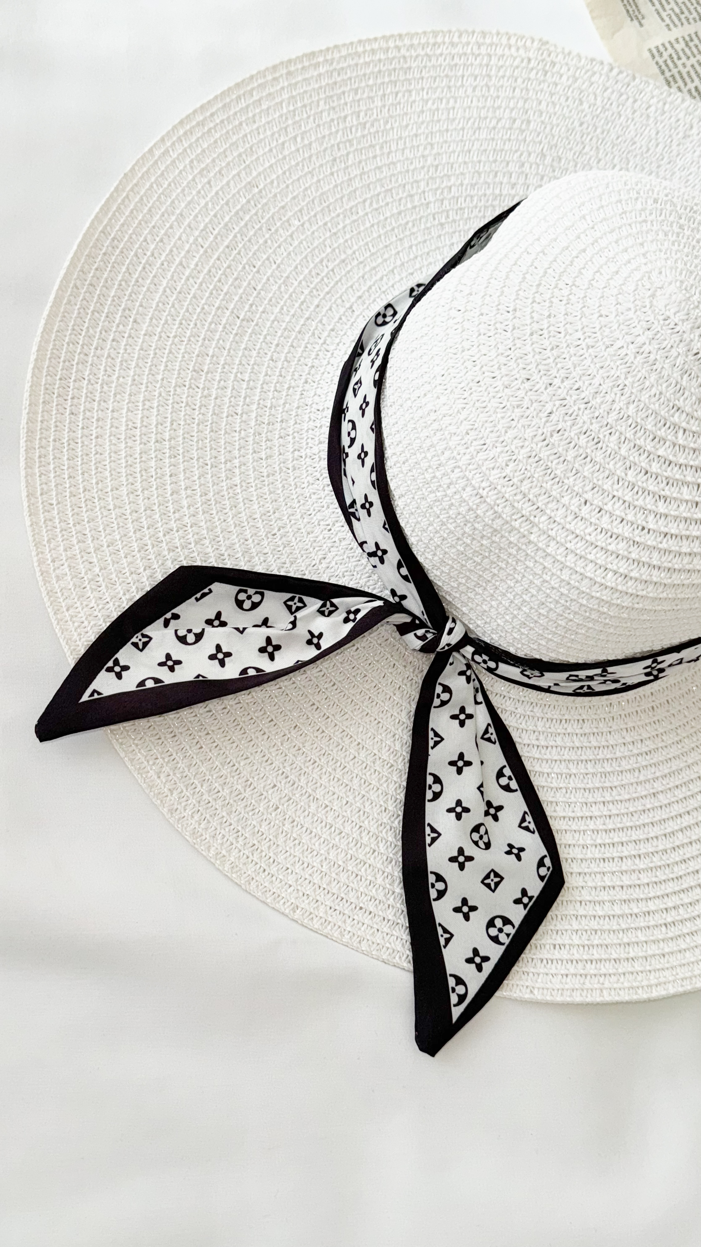 نمای دیگر از کلاه حصیری لوئی ویتونز رنگ تک رنگ