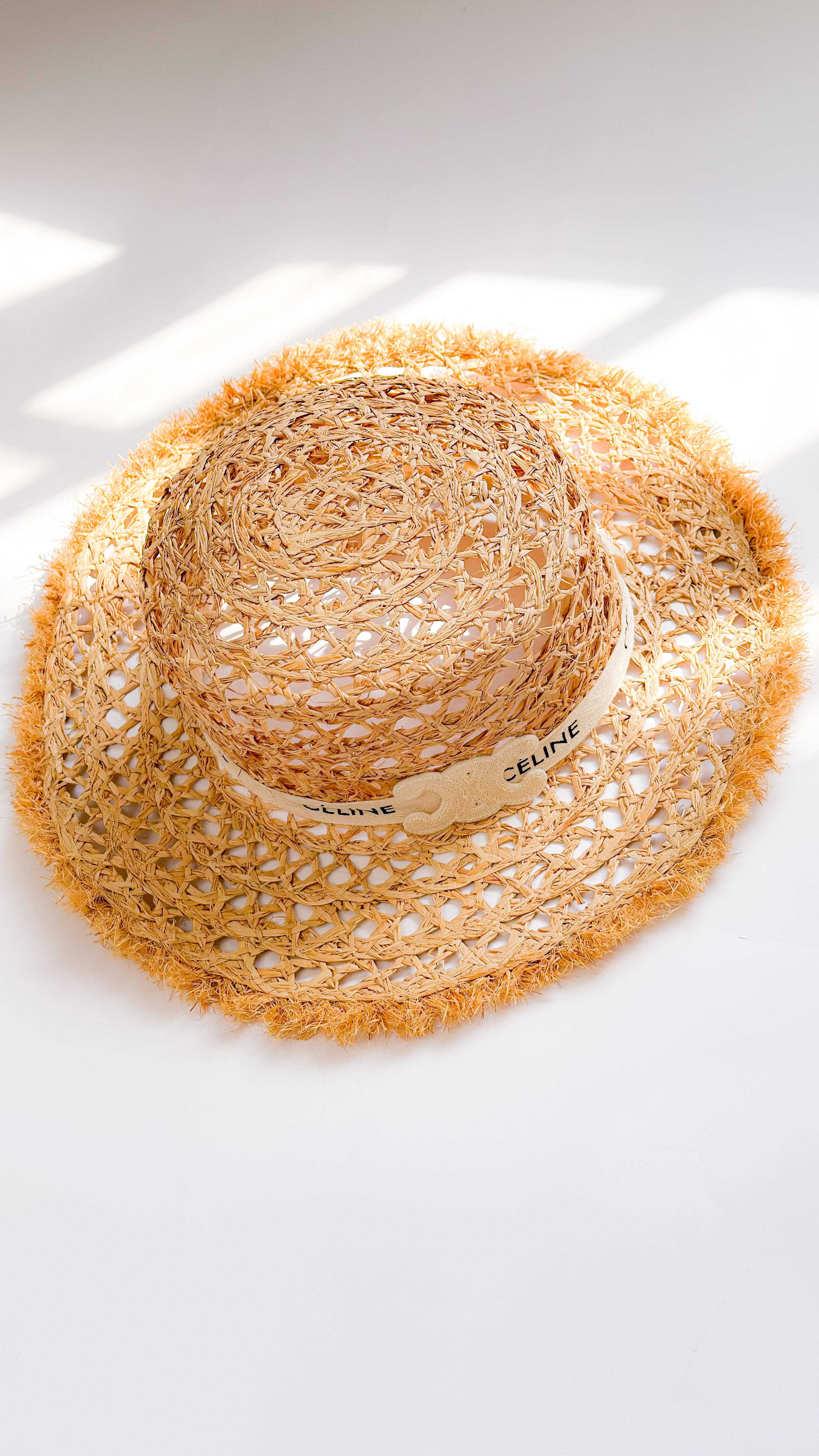 نمای دیگر از کلاه حصیری سلین رنگ سفید