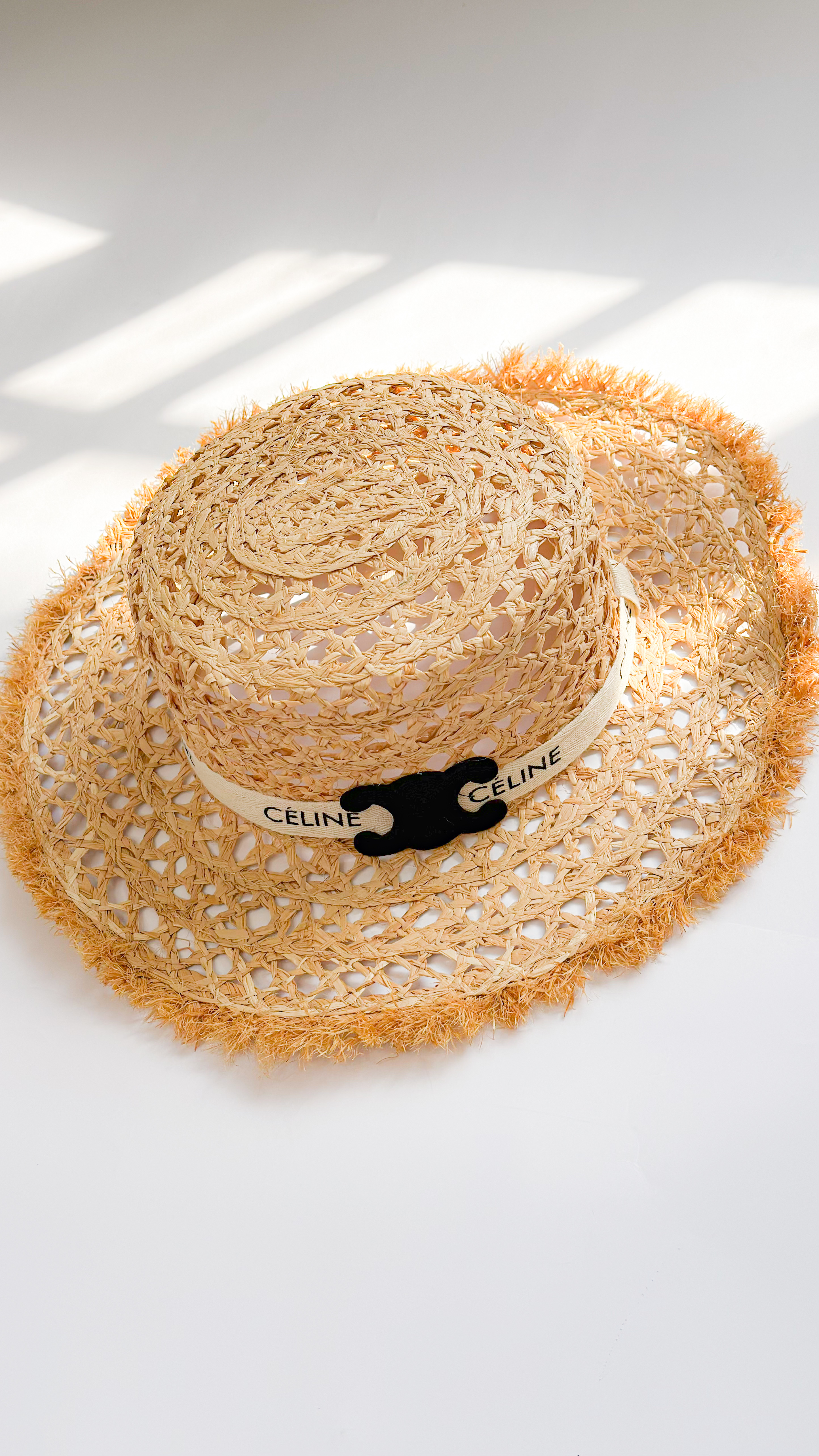 نمای دیگر از کلاه حصیری سلین رنگ مشکی