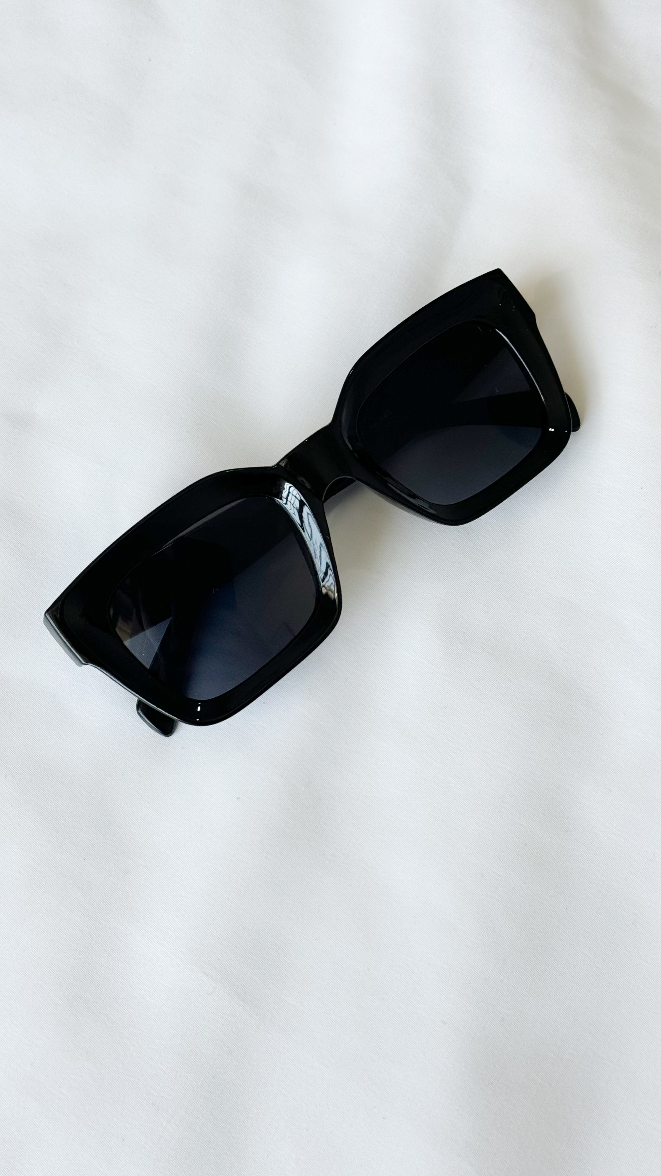 نمای دیگر از عینک سلین رنگ مشکی