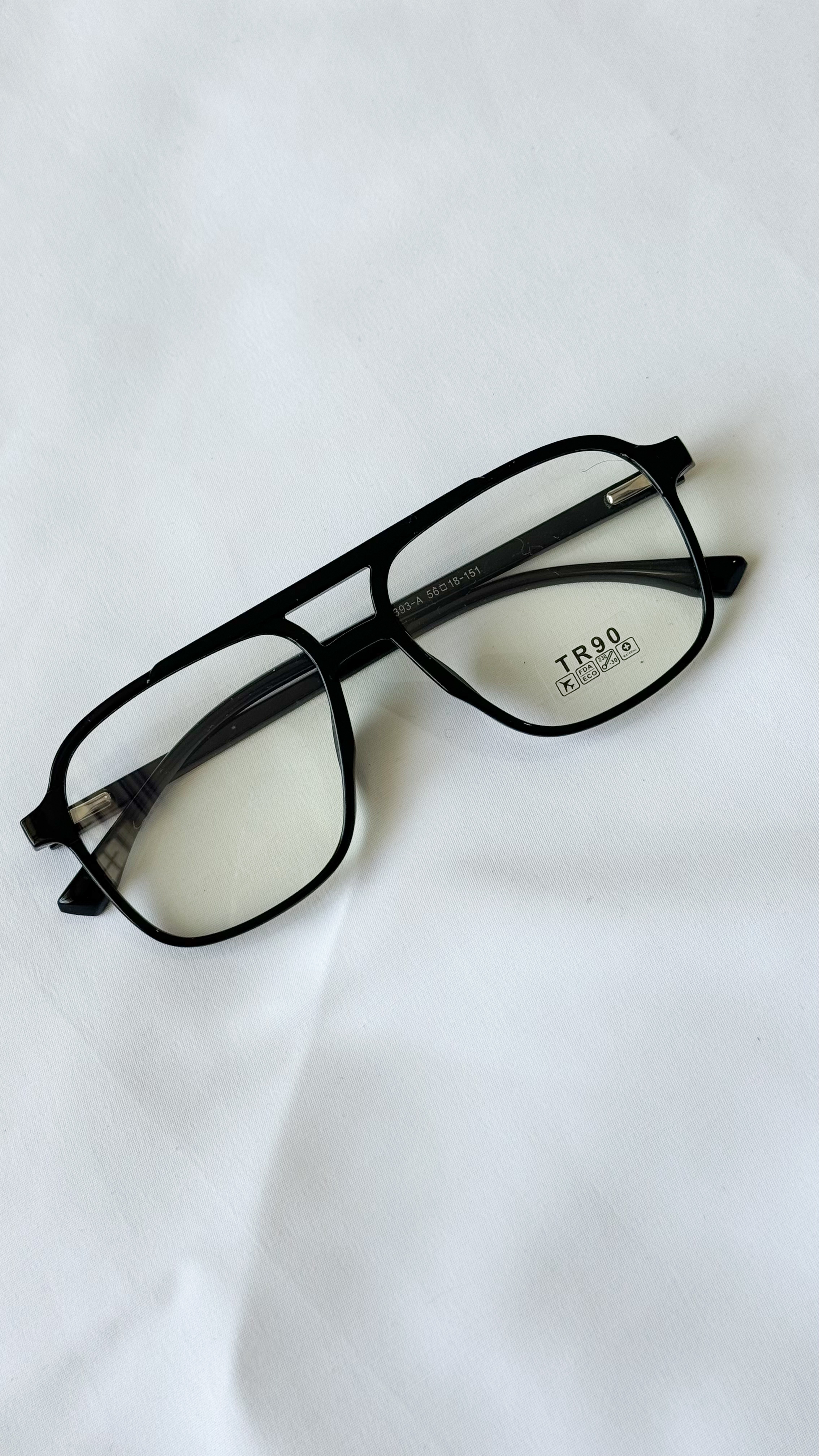 نمای دیگر از عینک بلوکات رنگ مشکی