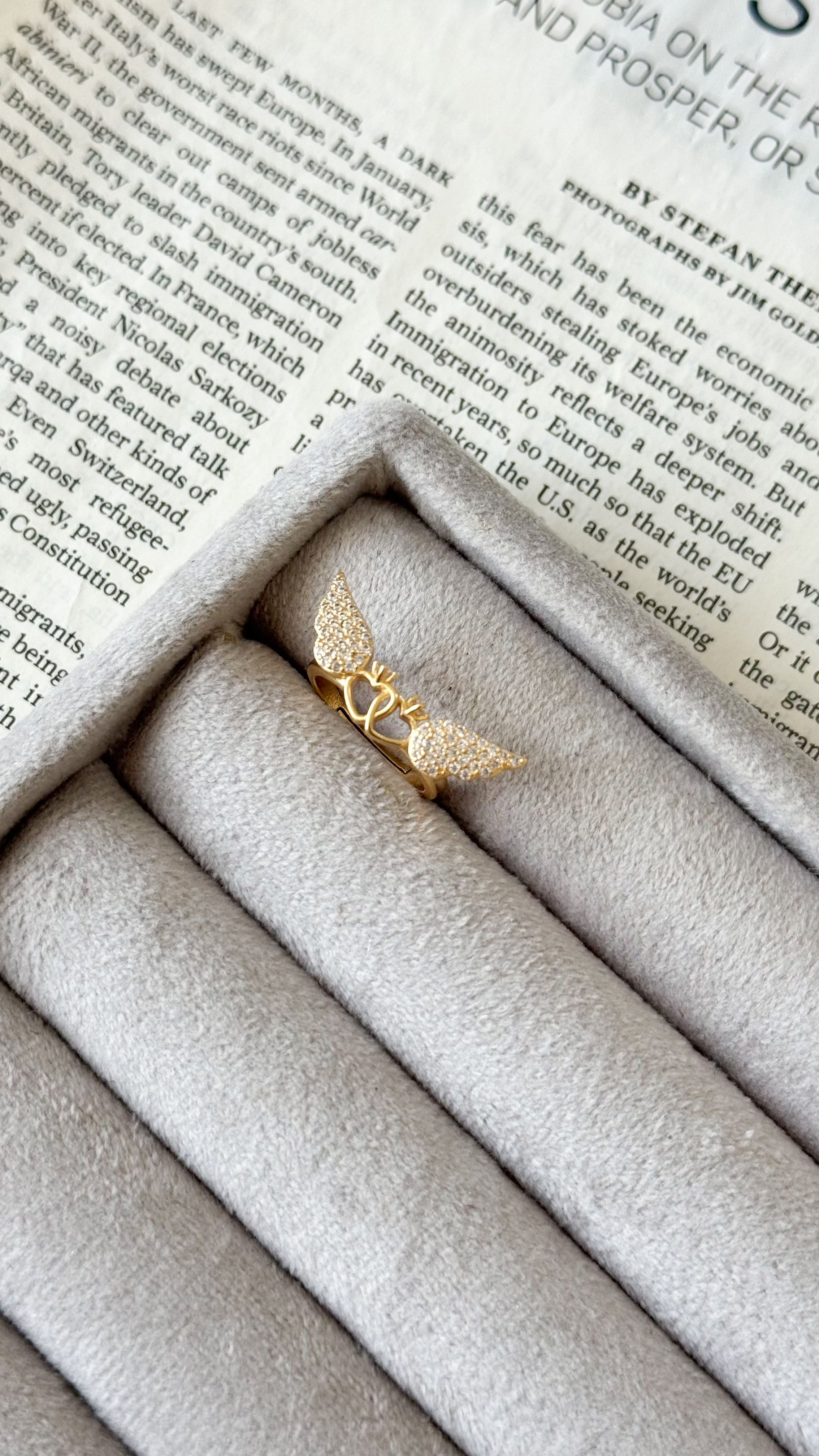 نمای دیگر از انگشتر های طلایی رنگ انگشتر فرشته