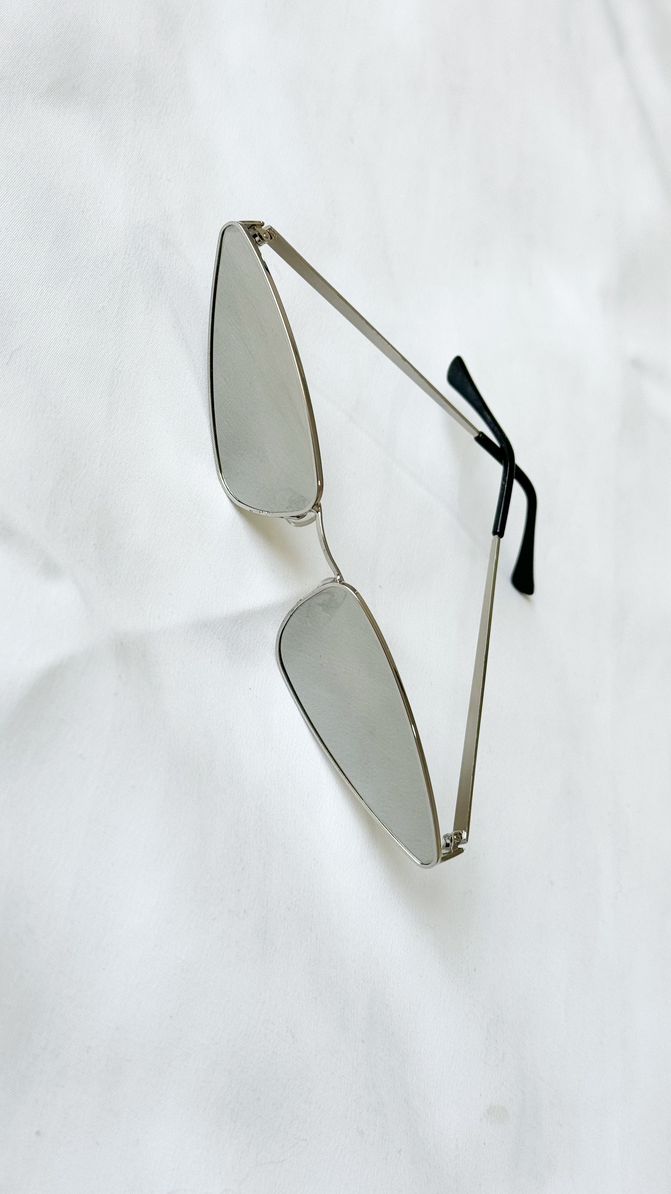 نمای دیگر از عینک آینه ای رنگ تک رنگ