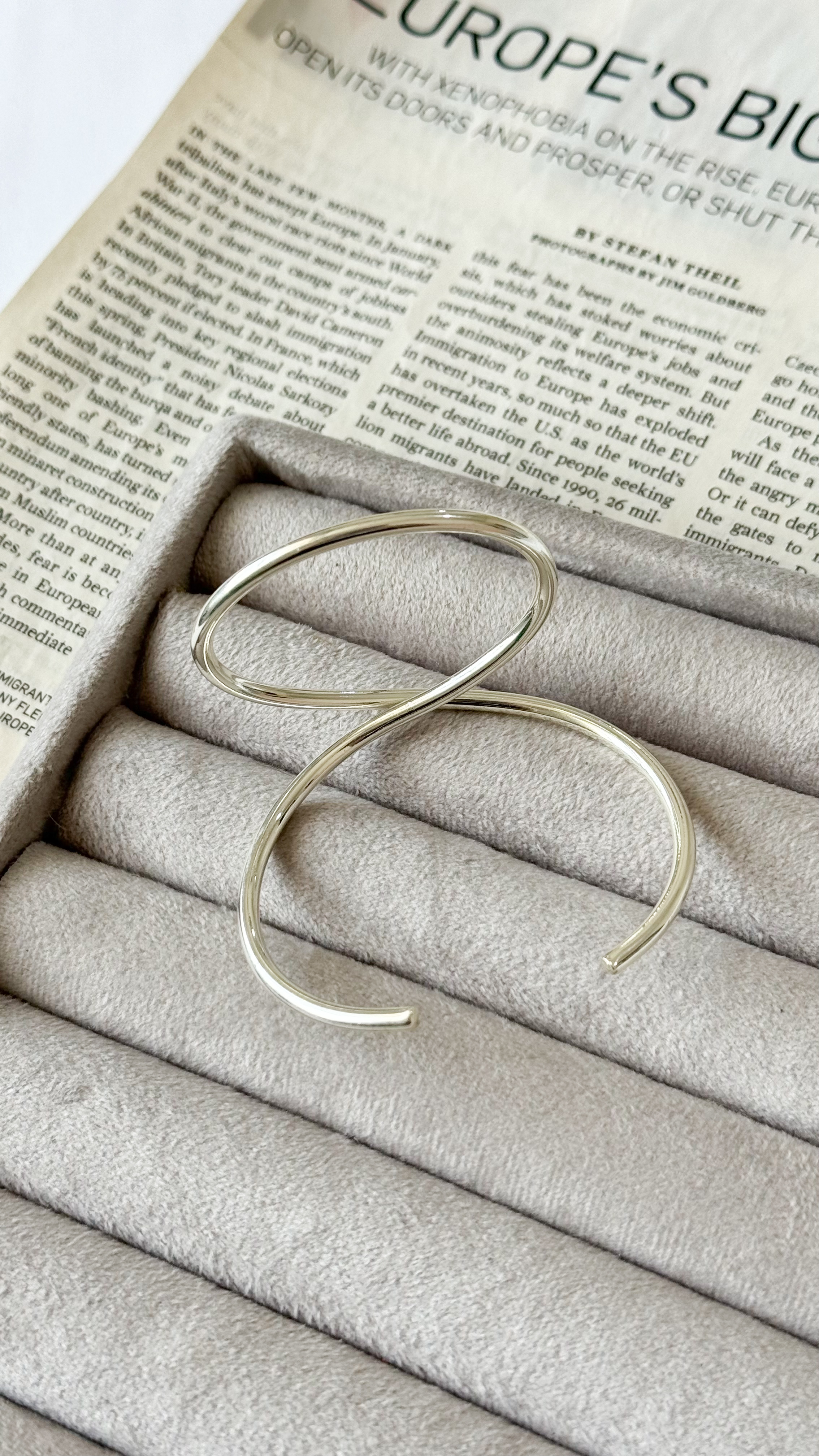 نمای دیگر از دستبند امضا سیلور رنگ تک رنگ