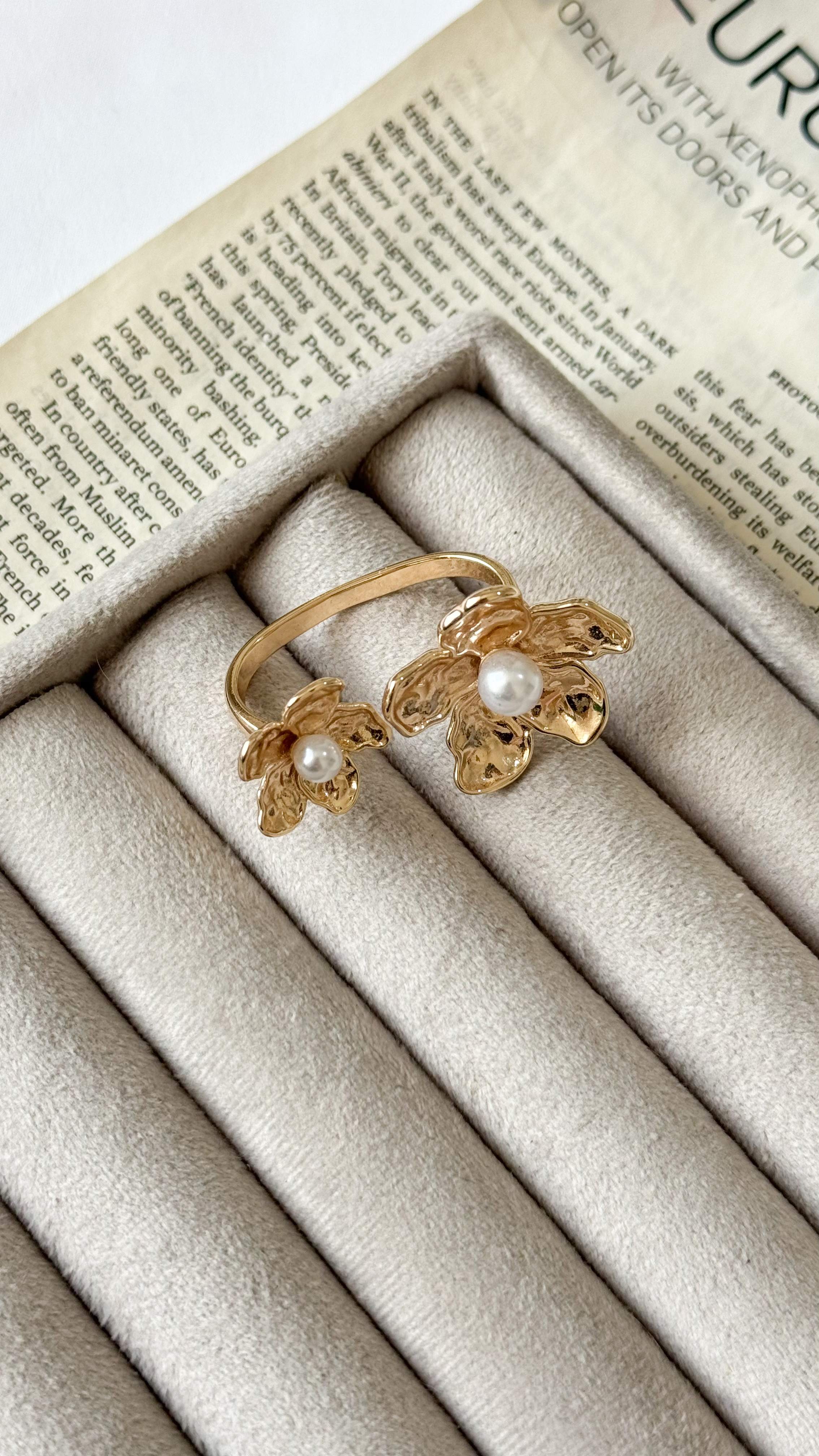 نمای دیگر از انگشتر های دوتایی سیلور و طلایی رنگ انگشتر طرح گل دوتایی رزگلد