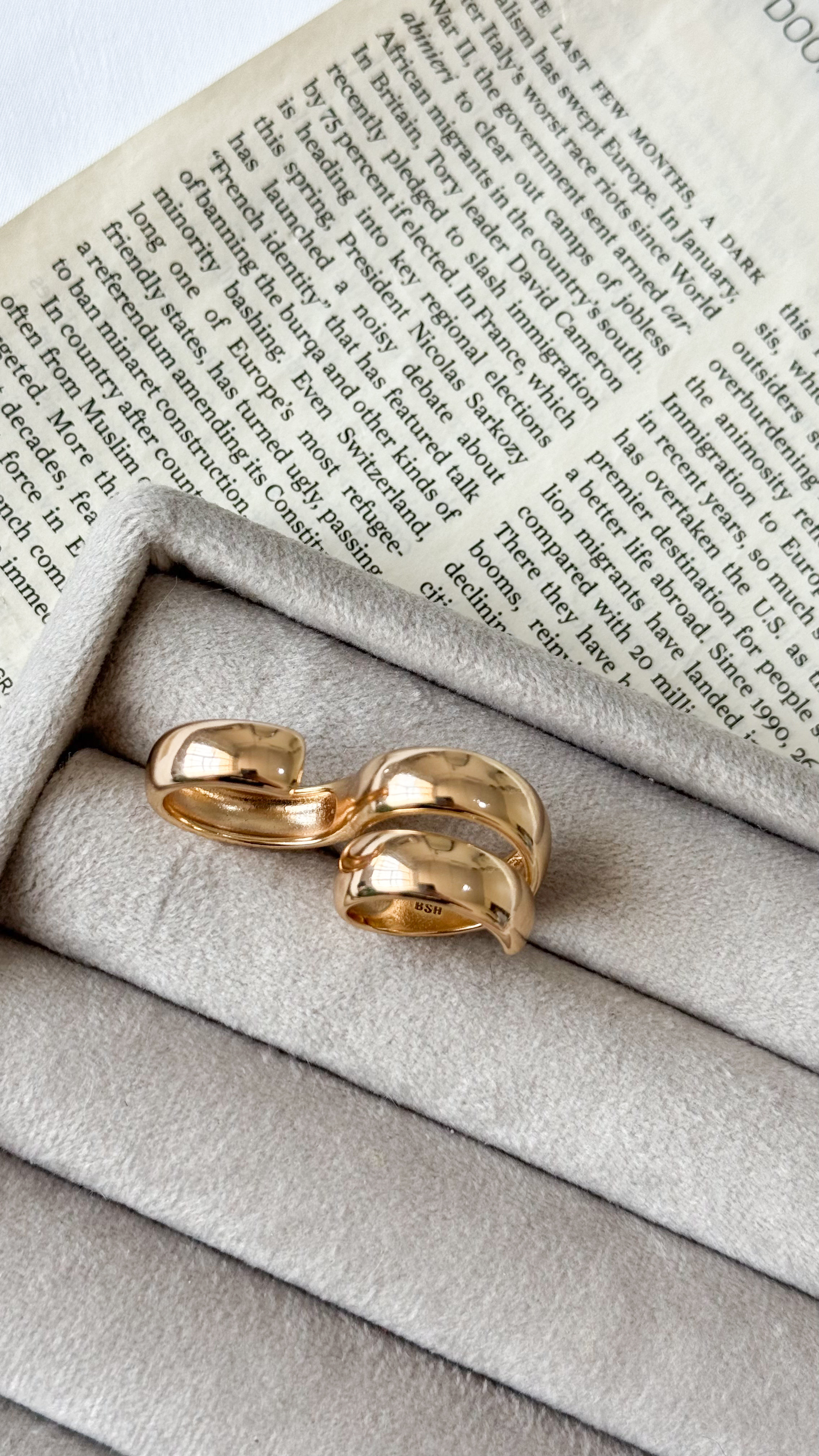 نمای دیگر از انگشتر های دوتایی سیلور و طلایی رنگ انگشتر طرح موج دوتایی رزگلد