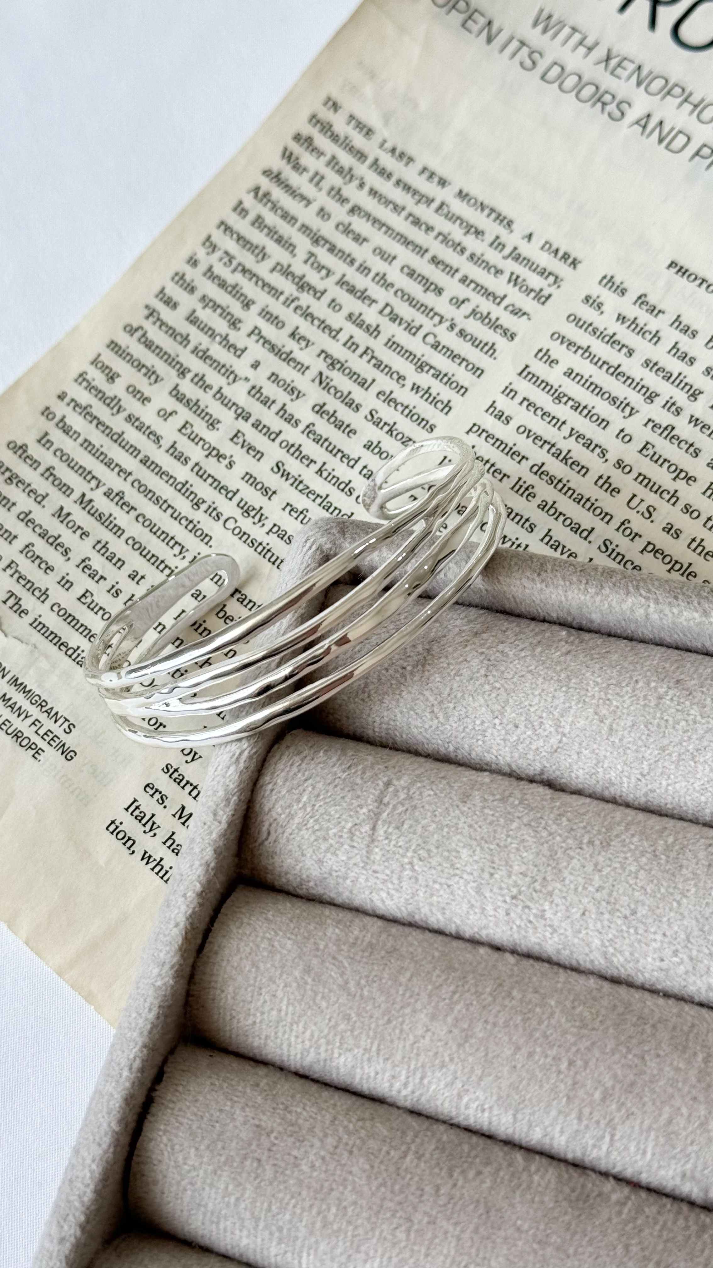 نمای دیگر از بنگل راه راه رنگ سیلور