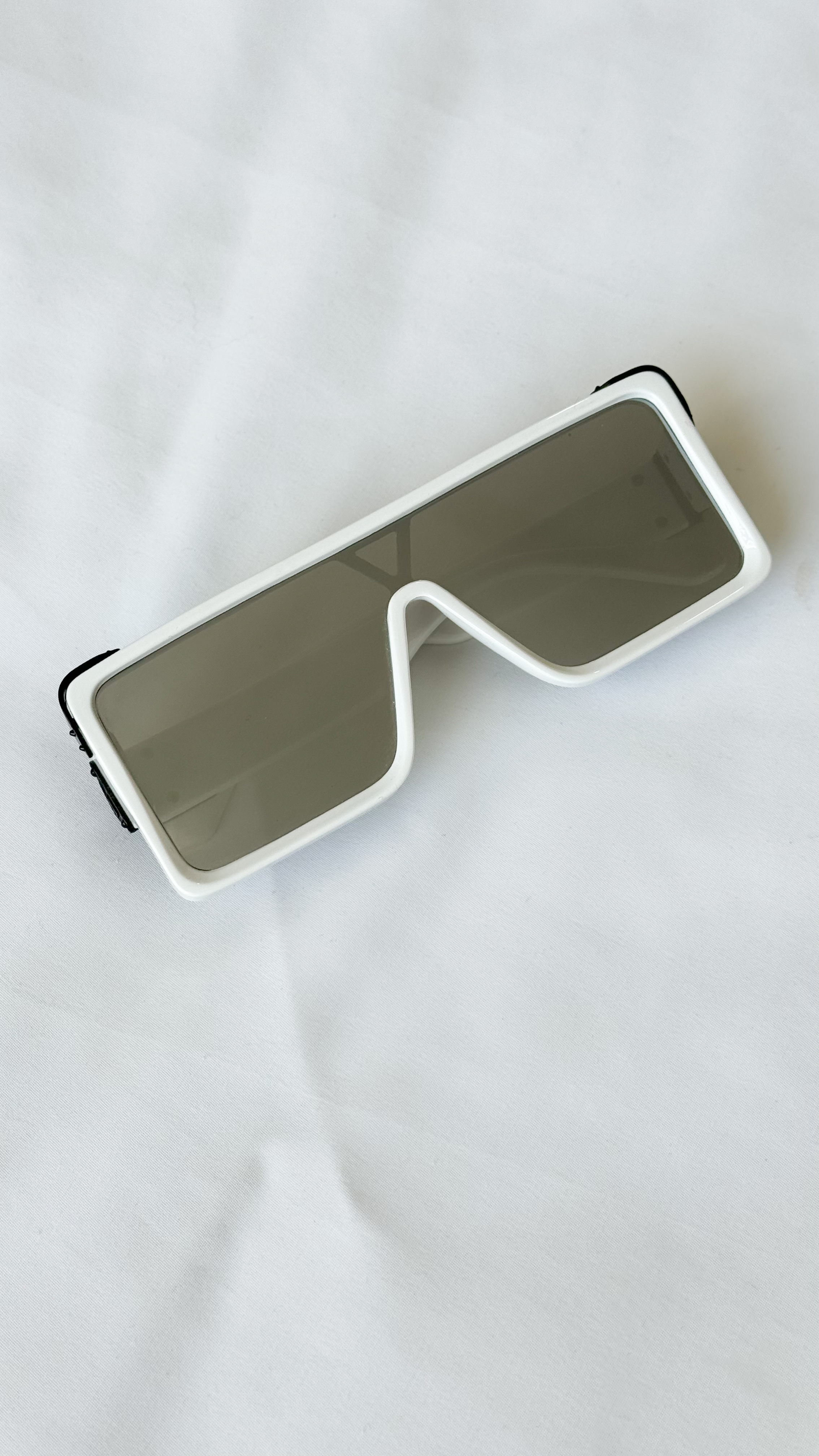 نمای دیگر از عینک اسکی رنگ سفید