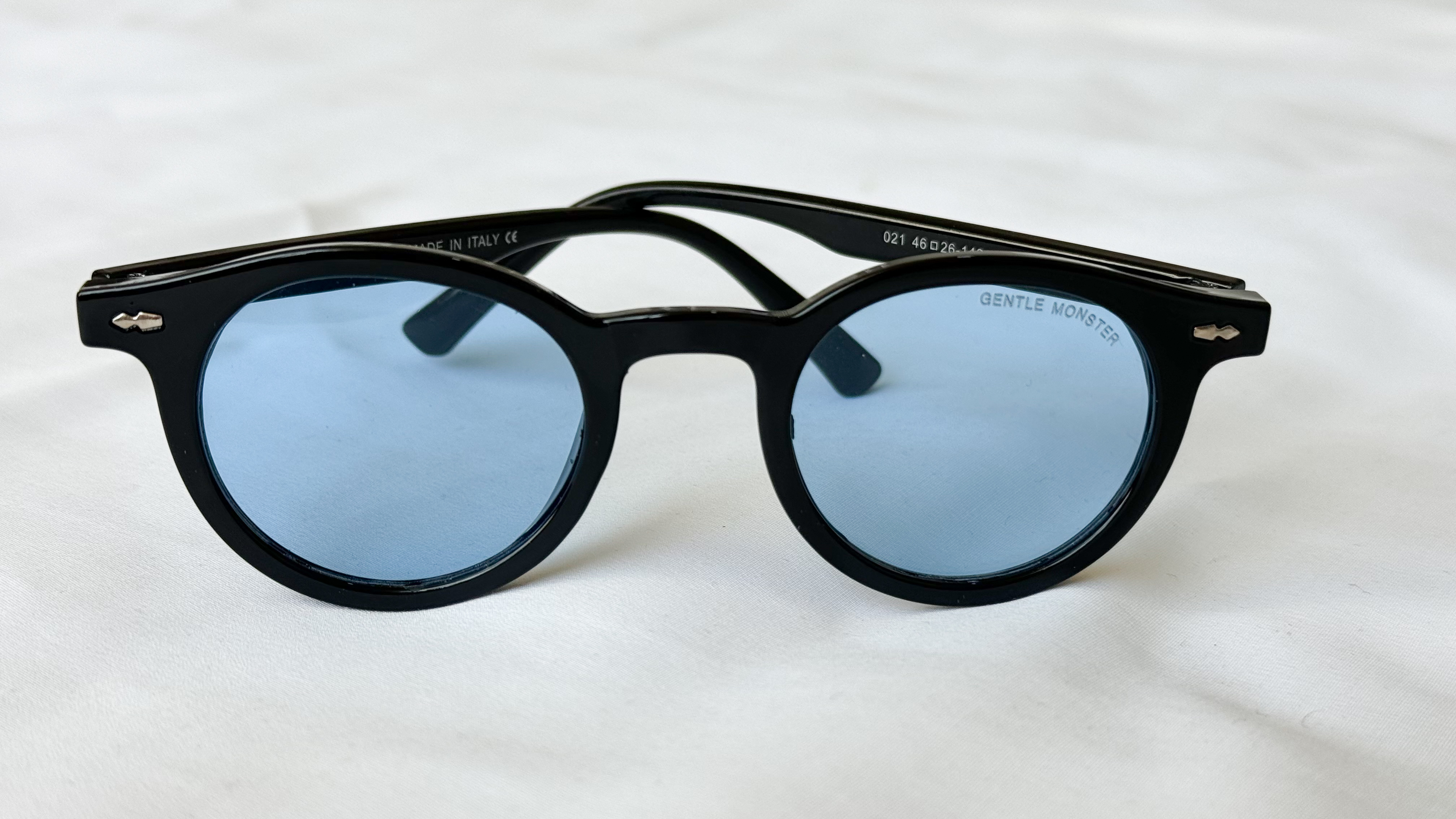 نمای دیگر از عینک گرد جنتل مانستر رنگ تک رنگ