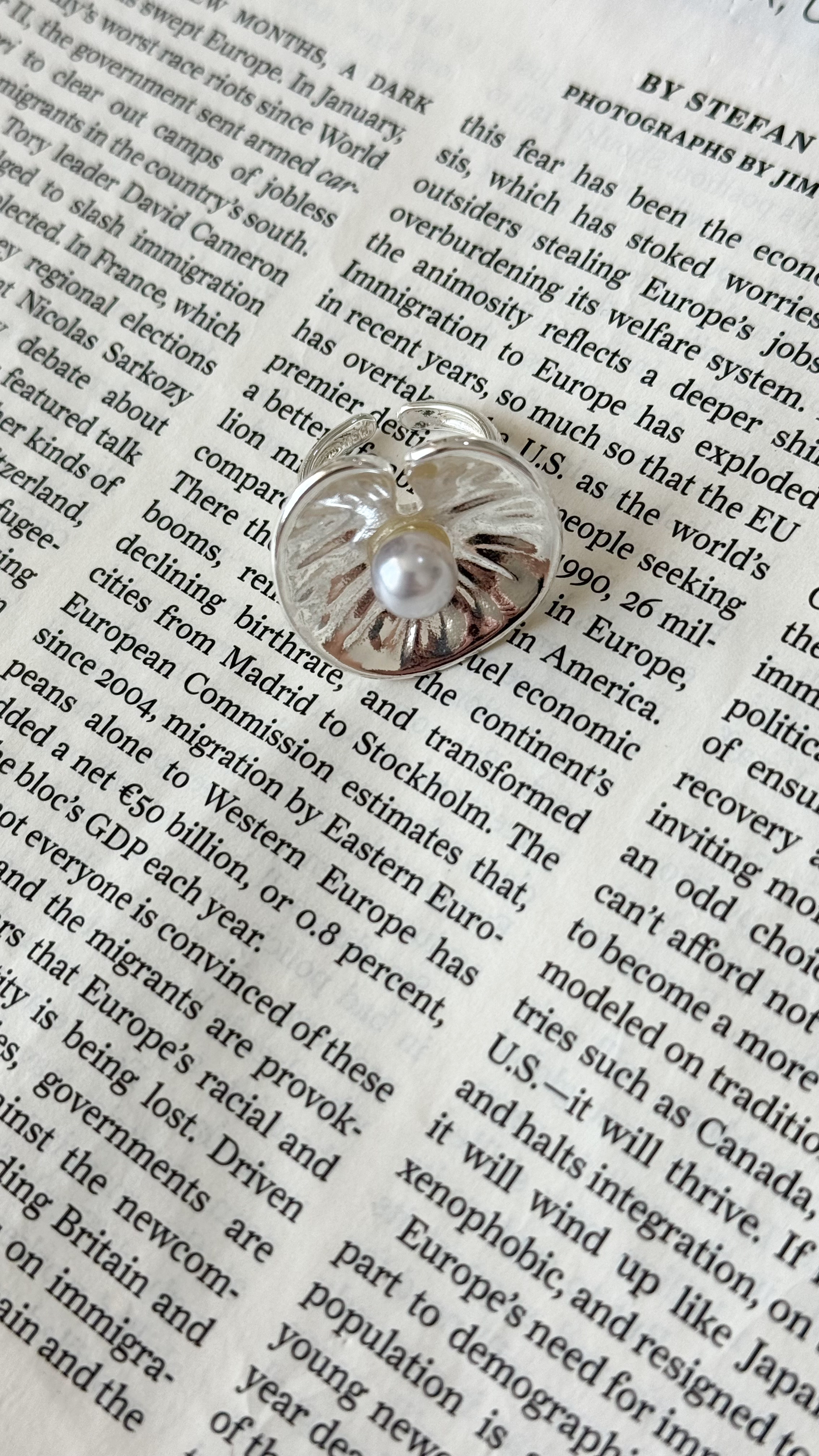 نمای دیگر از انگشتر های سیلور رنگ انگشتر گل و مروارید