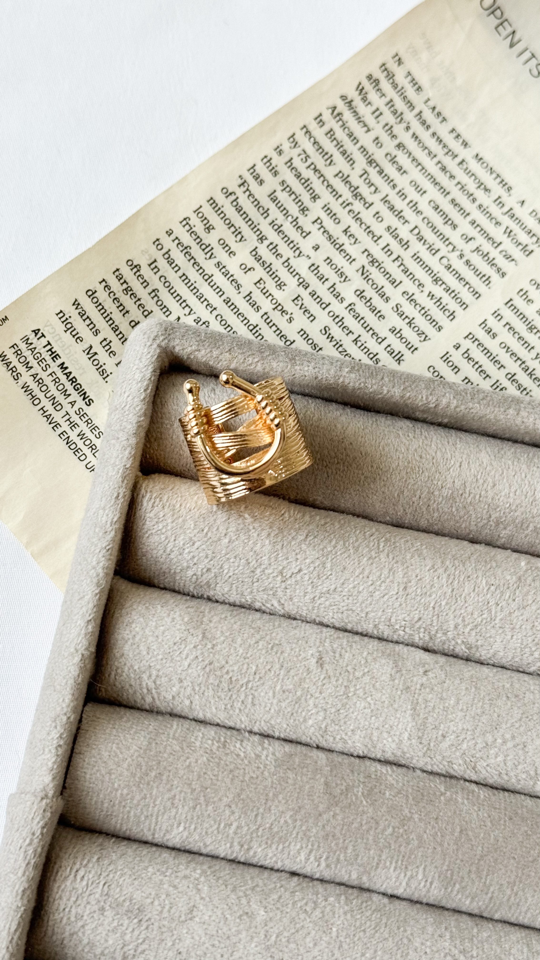 نمای دیگر از انگشتر های رزگلد رنگ انگشتر نعل