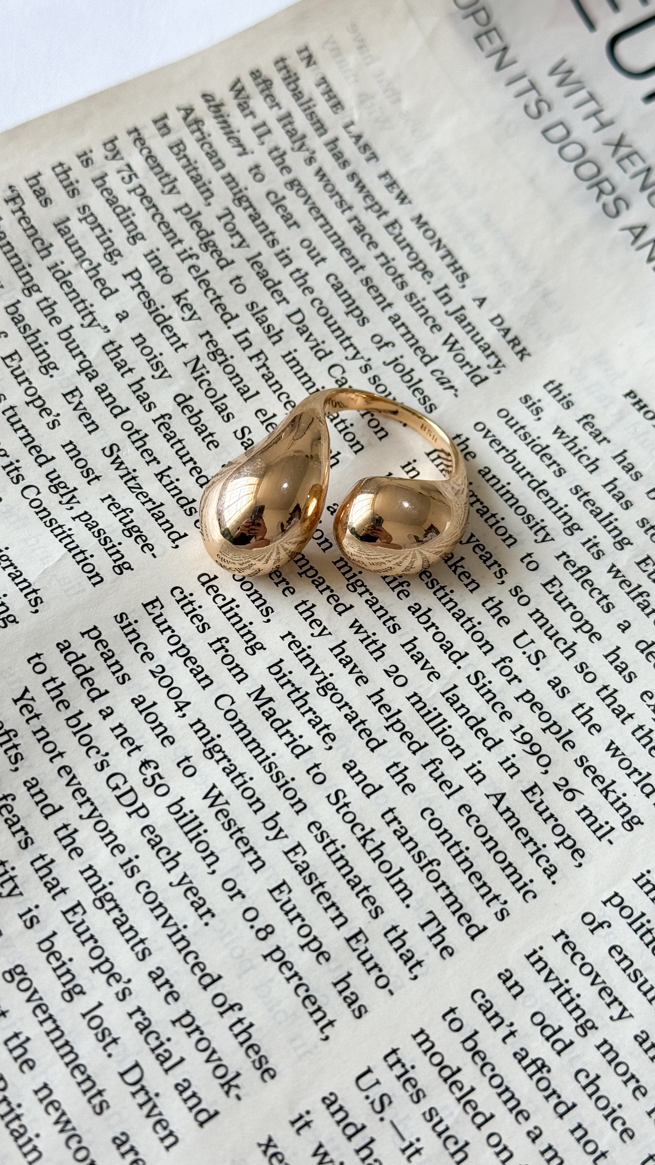 نمای دیگر از انگشتر های رزگلد رنگ انگشتر اشک دو طرفه