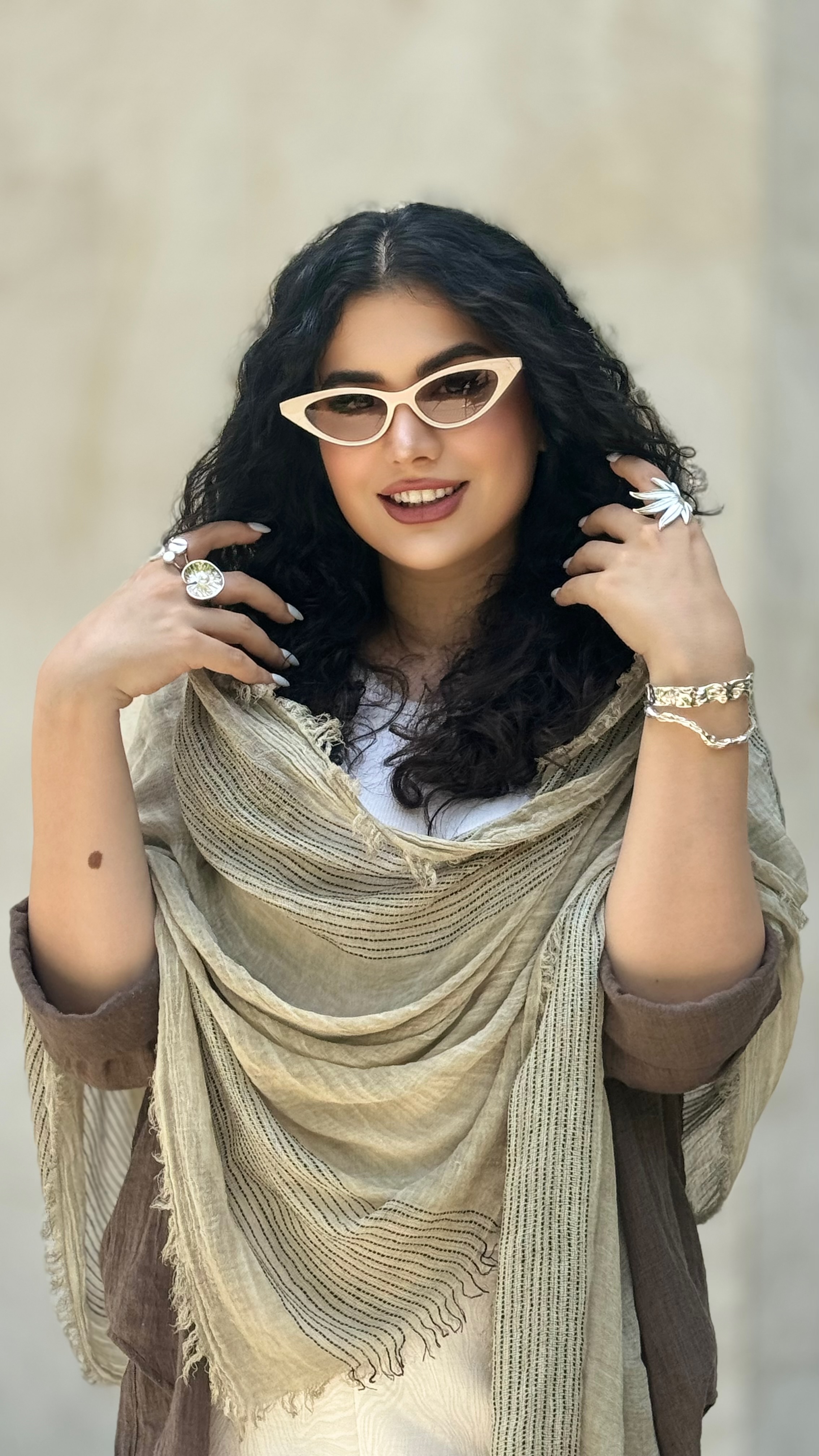 نمای دیگر از عینک‌ گربه ای رنگ گلبهی