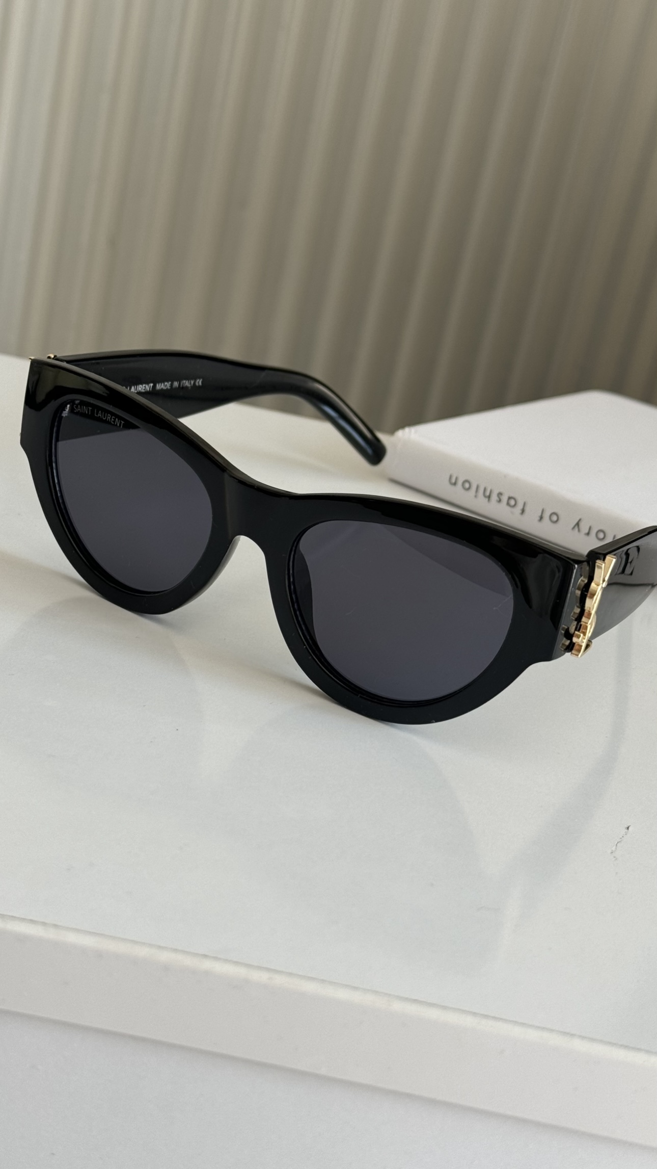 نمای دیگر از عینک ysl رنگ مشکی