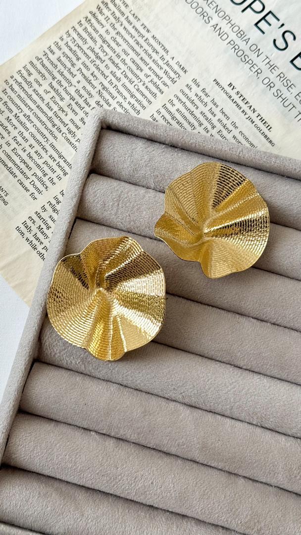 نمای دیگر از گوشواره های دفرمه رنگ گوشواره دفرمه درشت