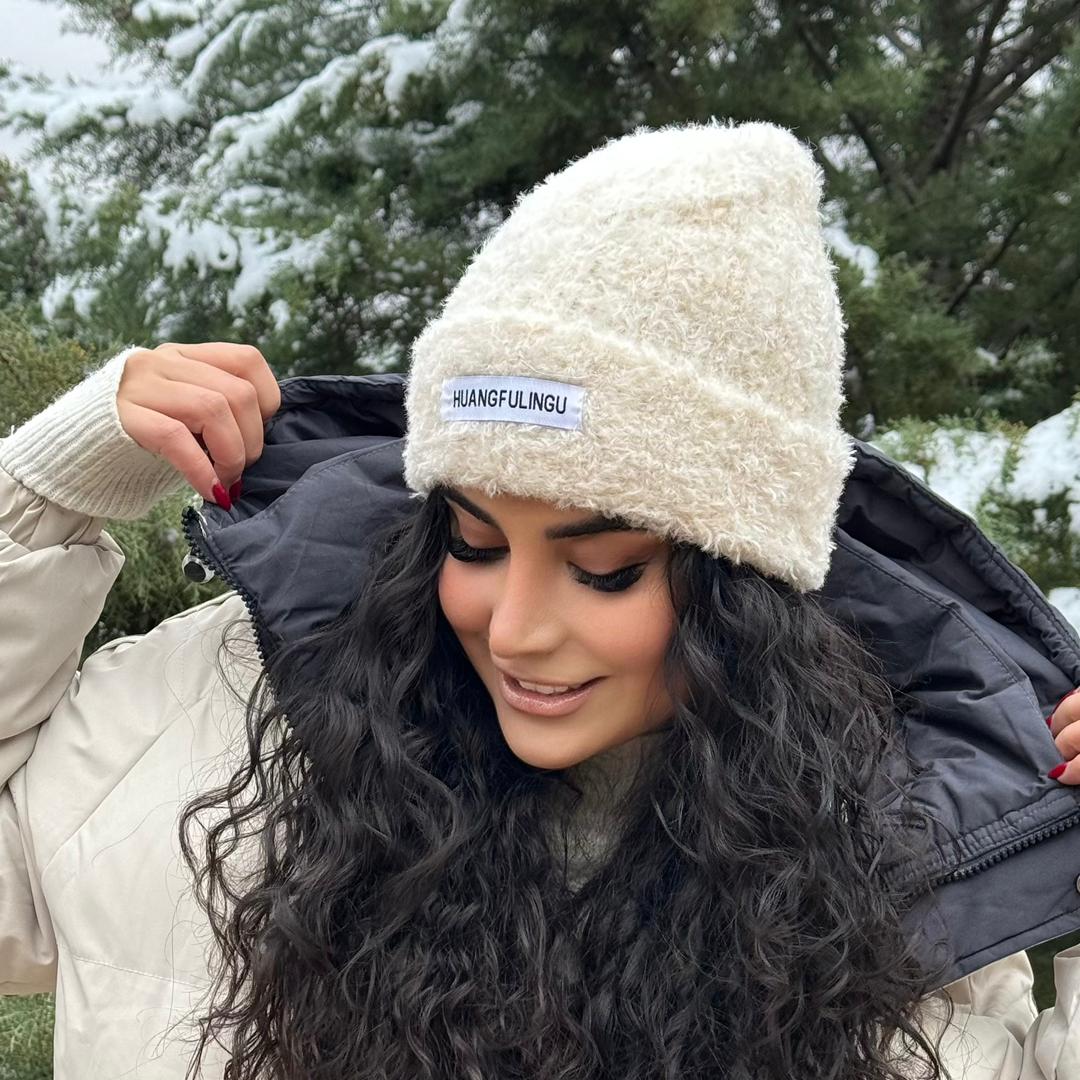 نمای دیگر از کلاه پشمی بعبعی رنگ شیری