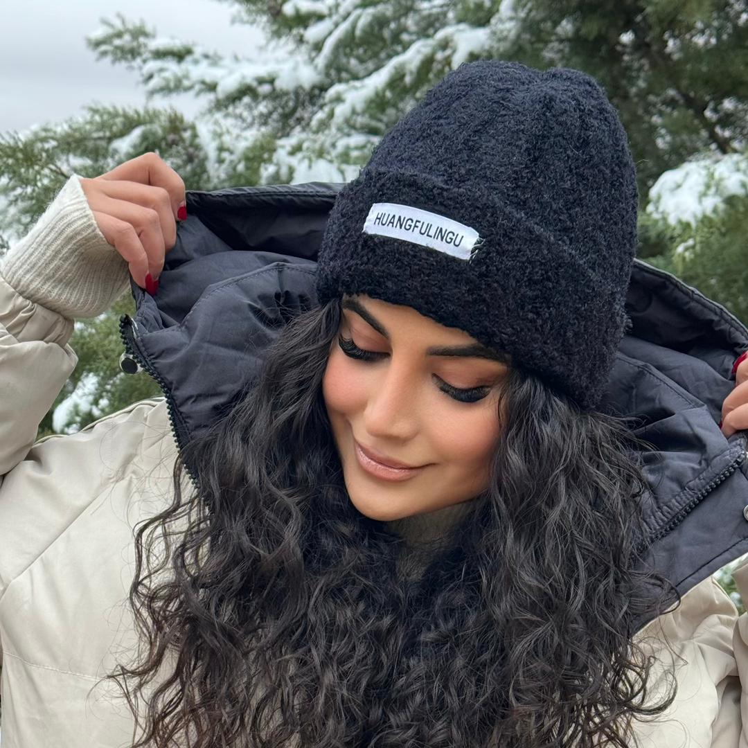 نمای دیگر از کلاه پشمی بعبعی رنگ مشکی