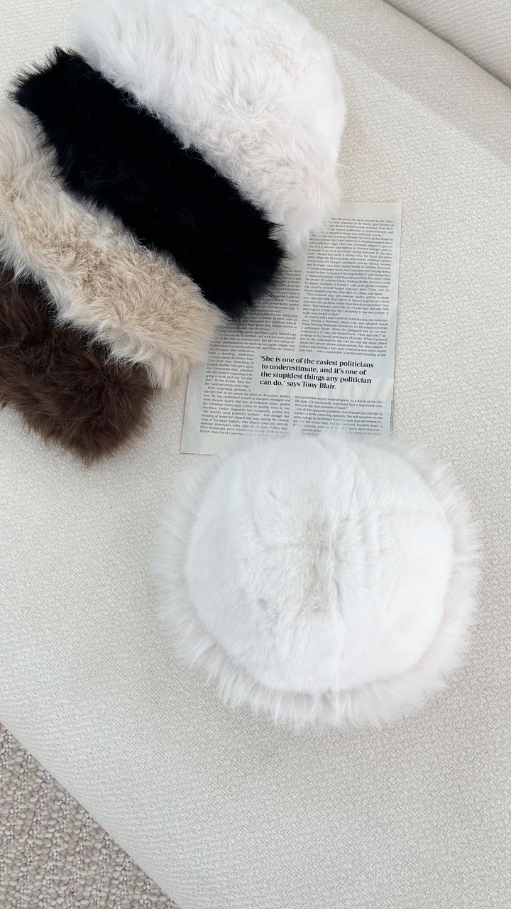 نمای دیگر از کلاه روسی رنگ سفید