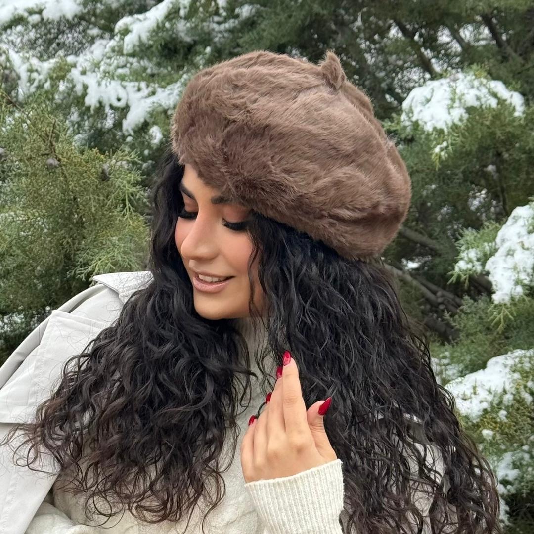 نمای دیگر از کلاه برت رنگ قهوه ای