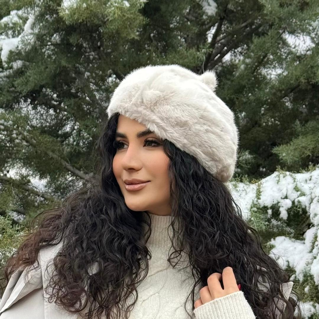 نمای دیگر از کلاه برت رنگ استخونی