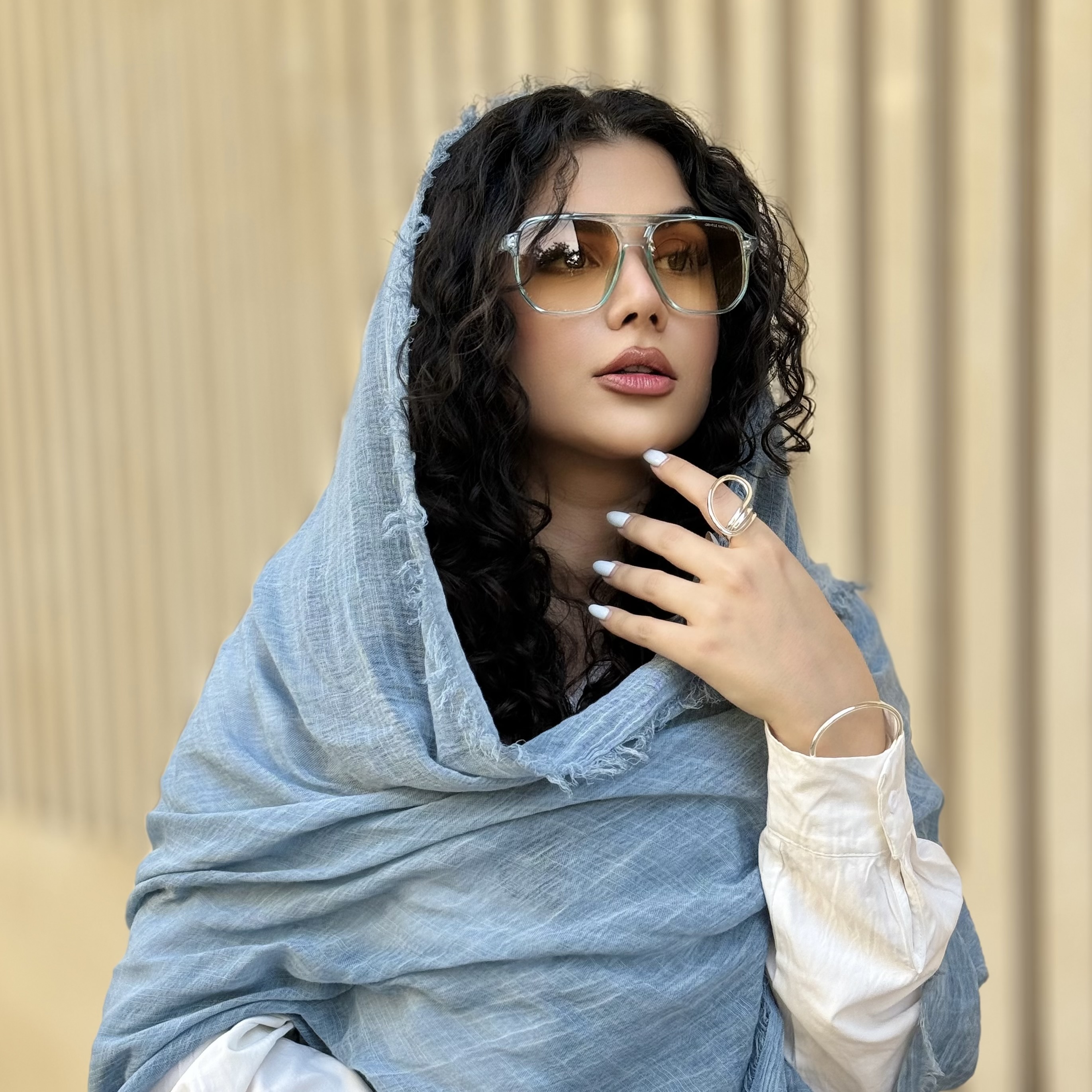 نمای دیگر از عینک زنانه جنتل مانستر فریم رنگی UV400