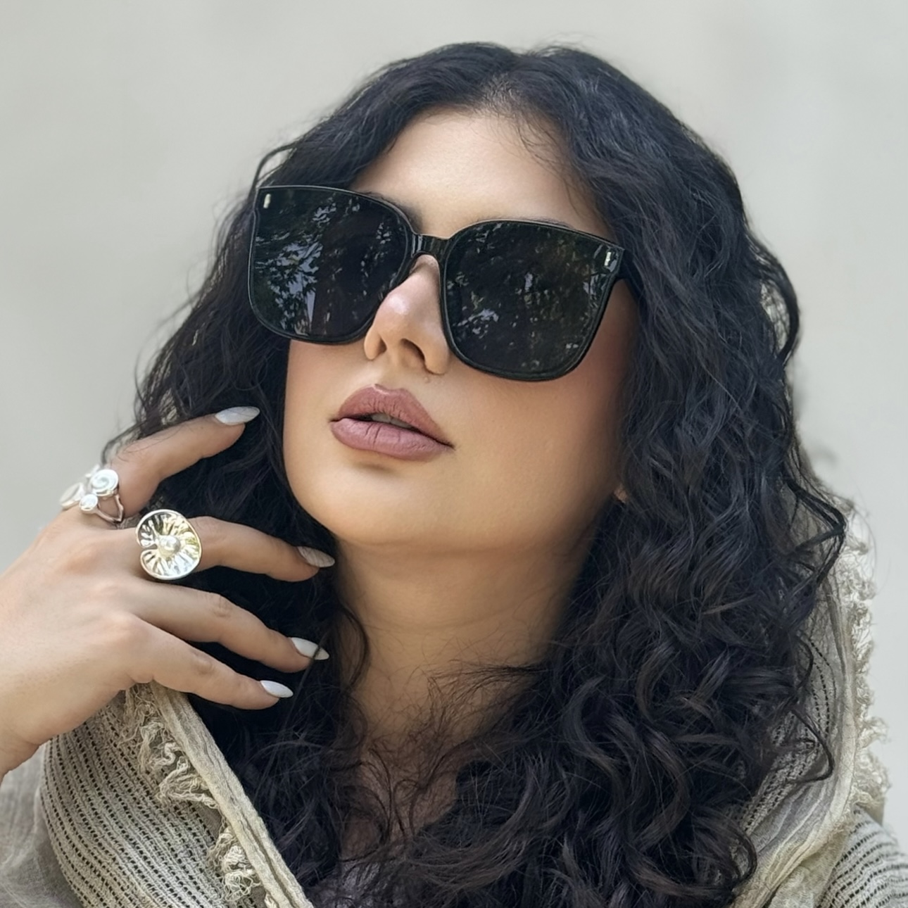 نمای دیگر از عینک آفتابی زنانه فریم مربع جنتل مانتسر