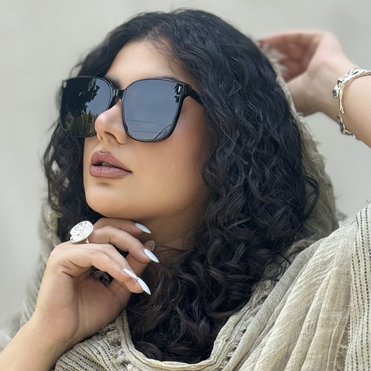 نمای دیگر از عینک آفتابی زنانه فریم مربع جنتل مانتسر